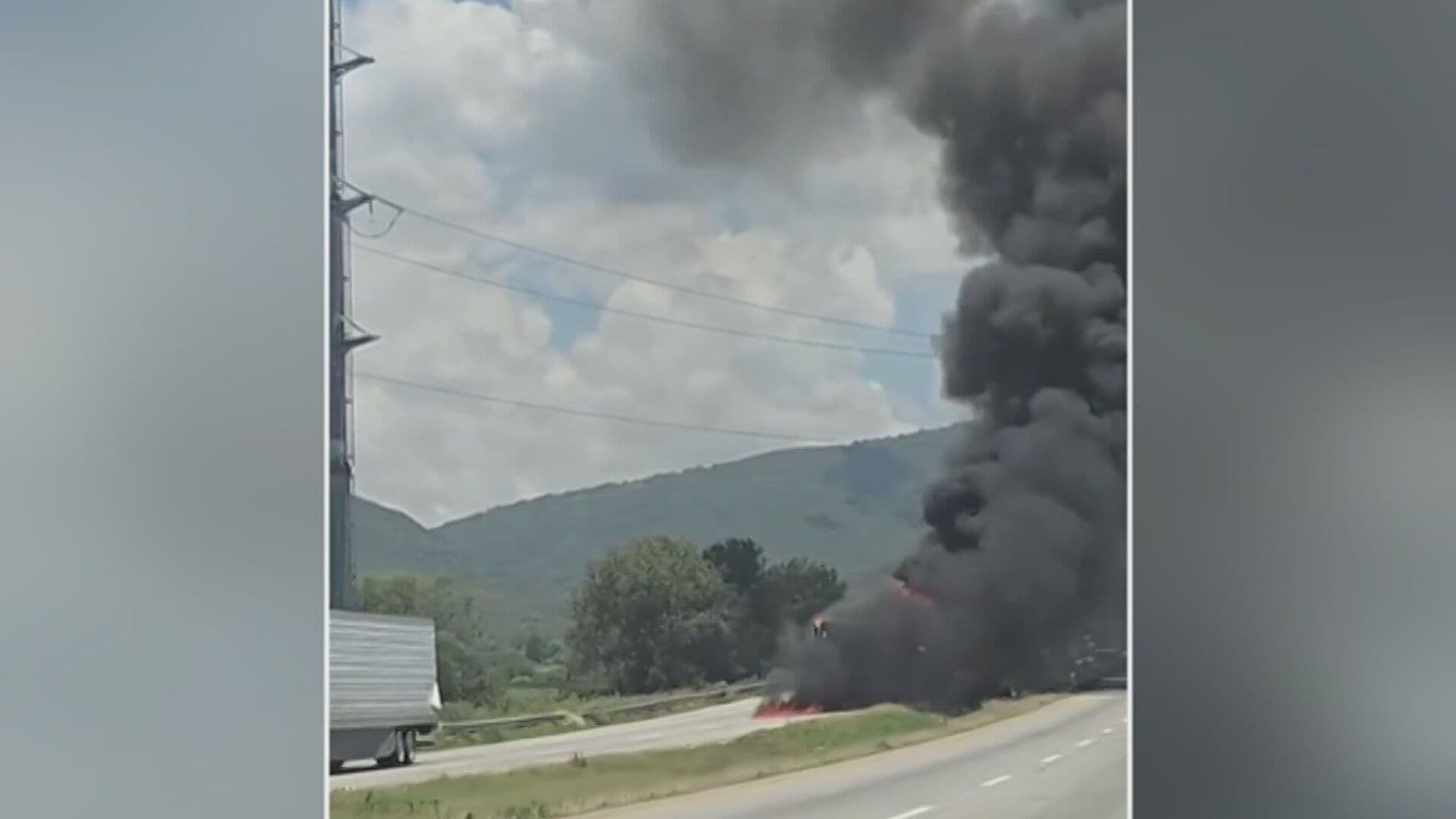 VIDEO | Reportan incendio de un tráiler en la carretera Arco Norte, Hidalgo