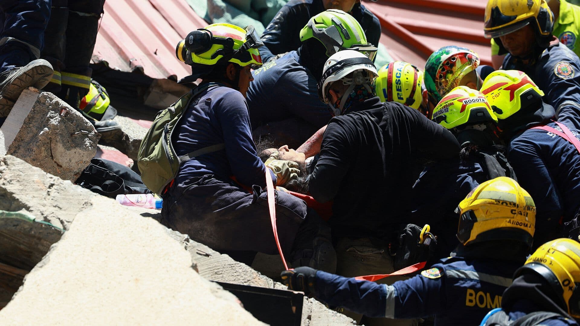 Aumenta a Más de 250 la Cifra de Muertos por el Sismo en Colombia