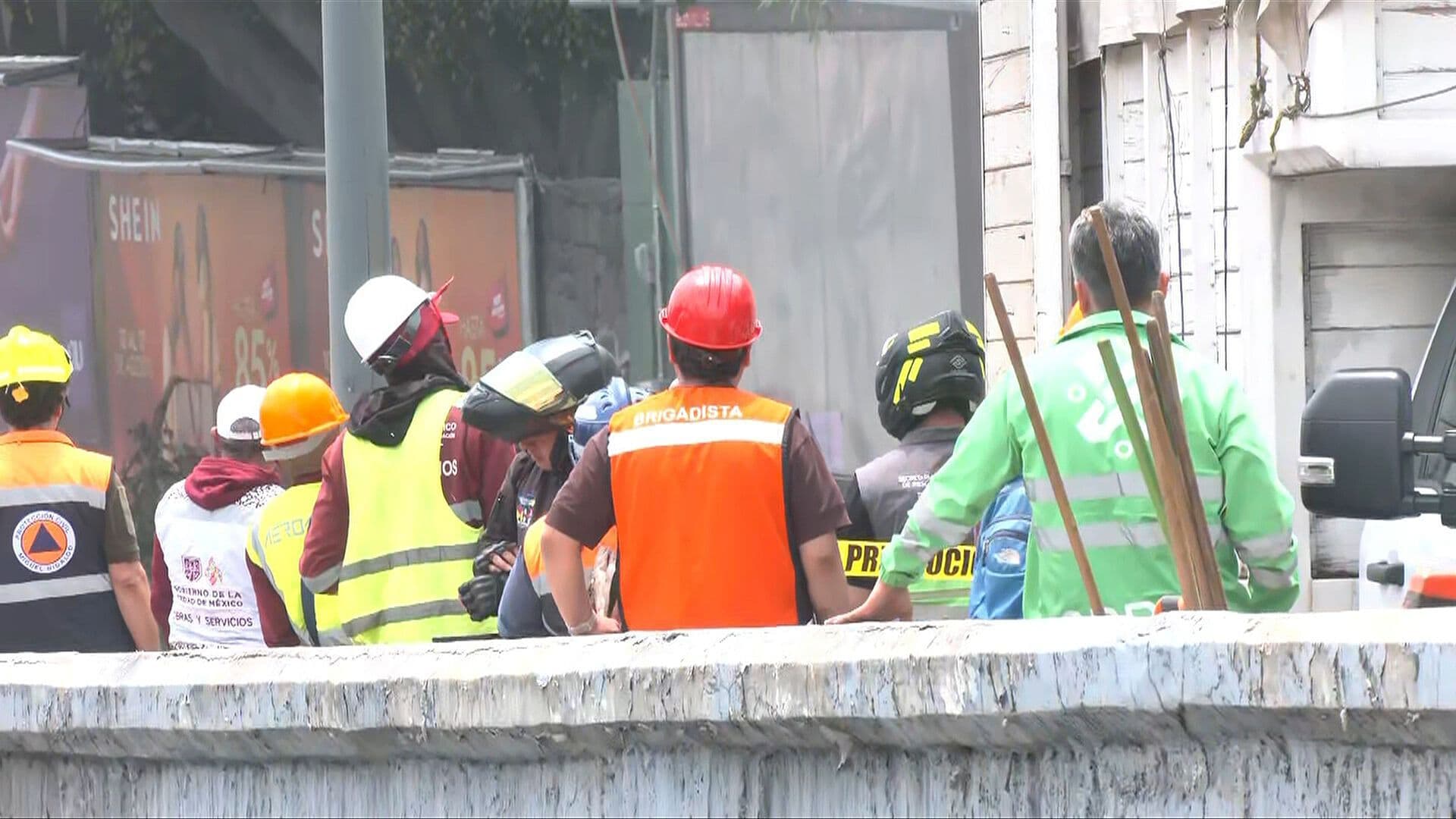 Edificio Derrumbado al Pie de Viaducto, en la Colonia Escandón, Sigue Acordonado