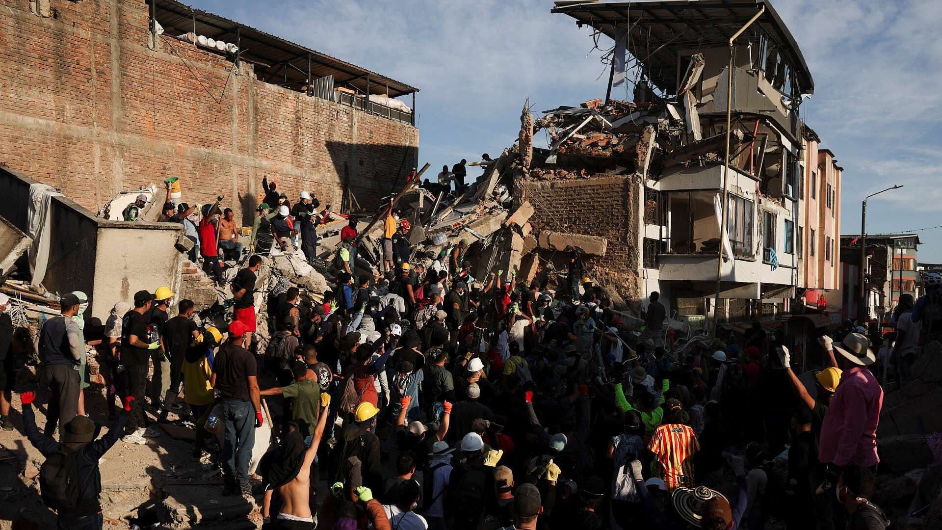 Presidente de Colombia Pide a Supermercados Bajar Precios para Ayudar a los Damnificados