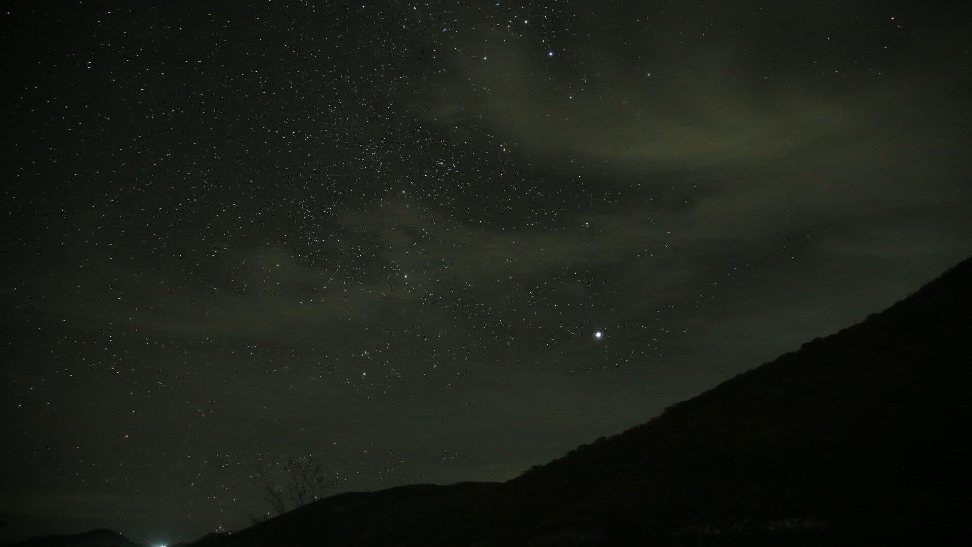 Captan Lluvia de Estrellas en el Volcán Popocatépetl; Así Se Vieron Meteoros esta Madrugada