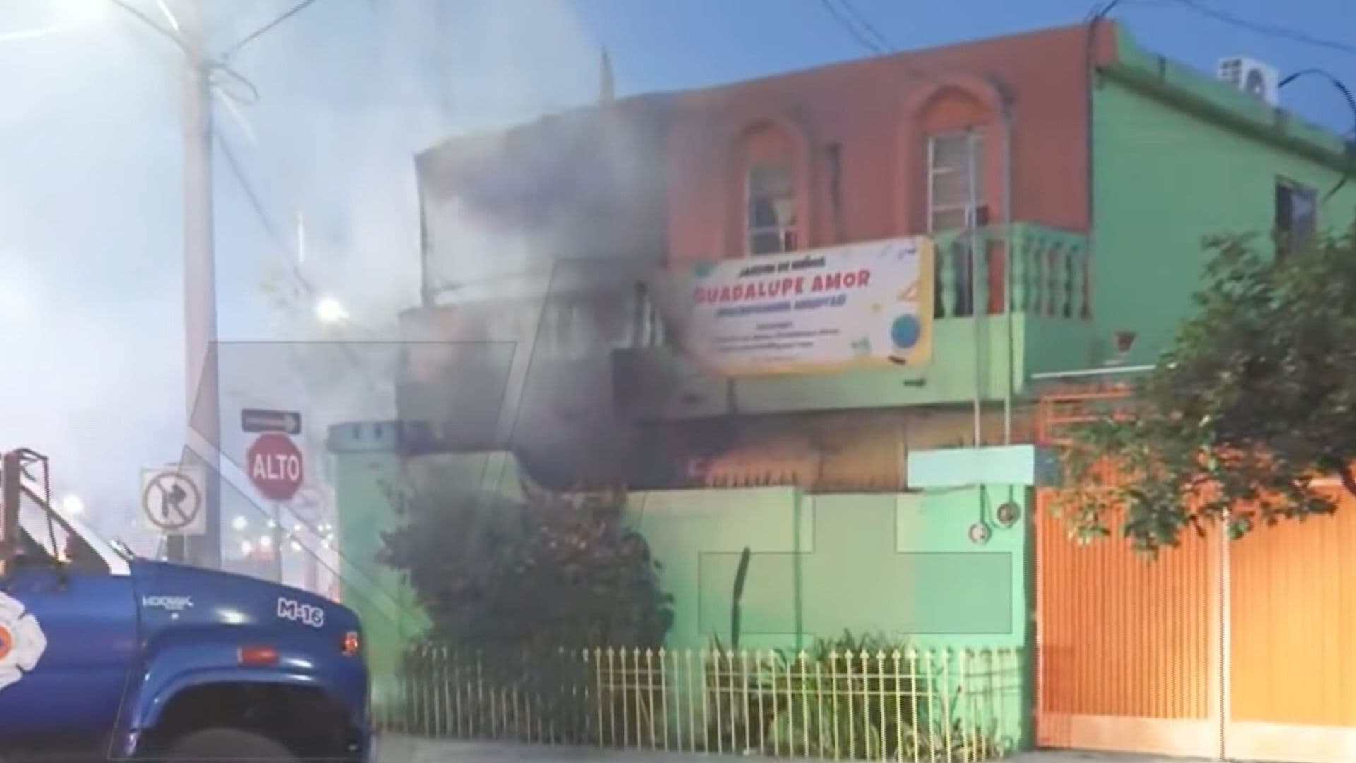 Se Registra Incendio en Jardín de Niños en Av. Juan Pablo II en San Nicolás, NL