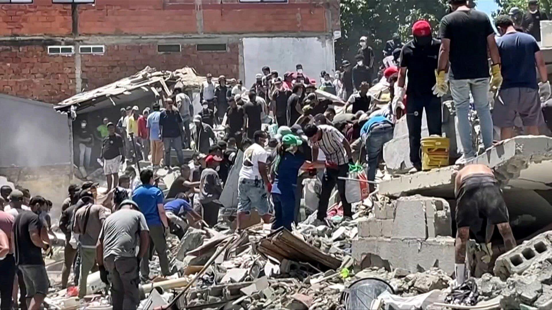Presidente de Colombia Visita Zonas Afectadas por Sismo y Anuncia Subsidios