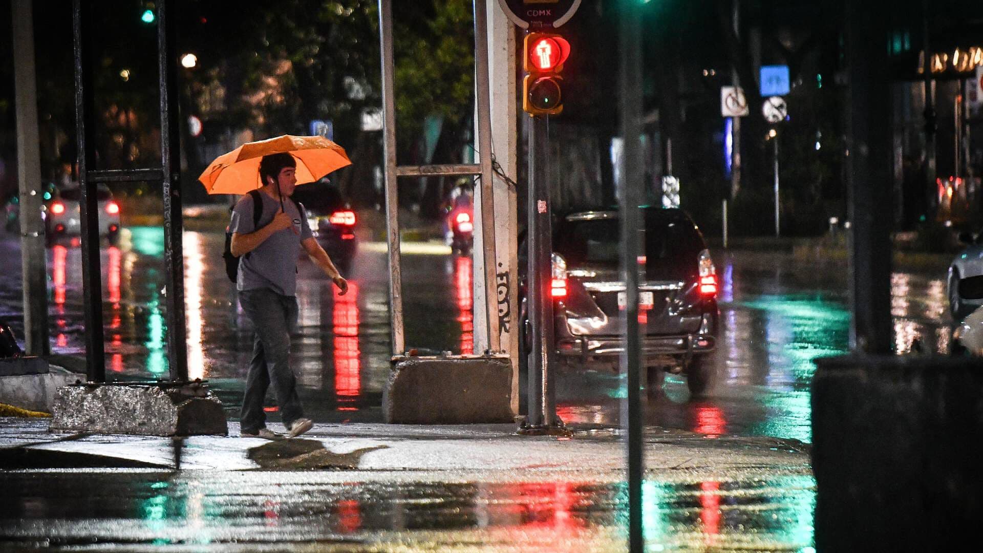 Noche Lluviosa en CDMX: Así se Ve la Tormenta en la Zona Centro