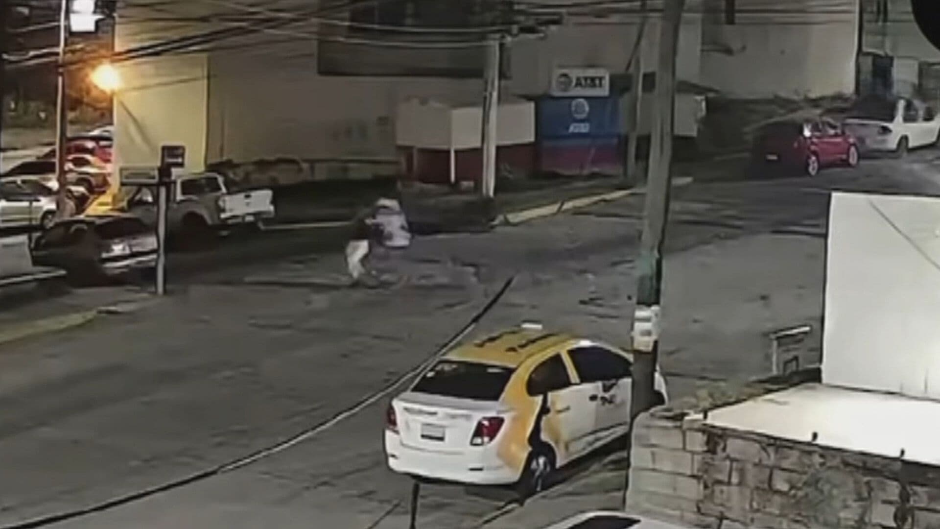 VIDEO: Graban Agresión a Mujer por su Pareja en Mineral de la Reforma