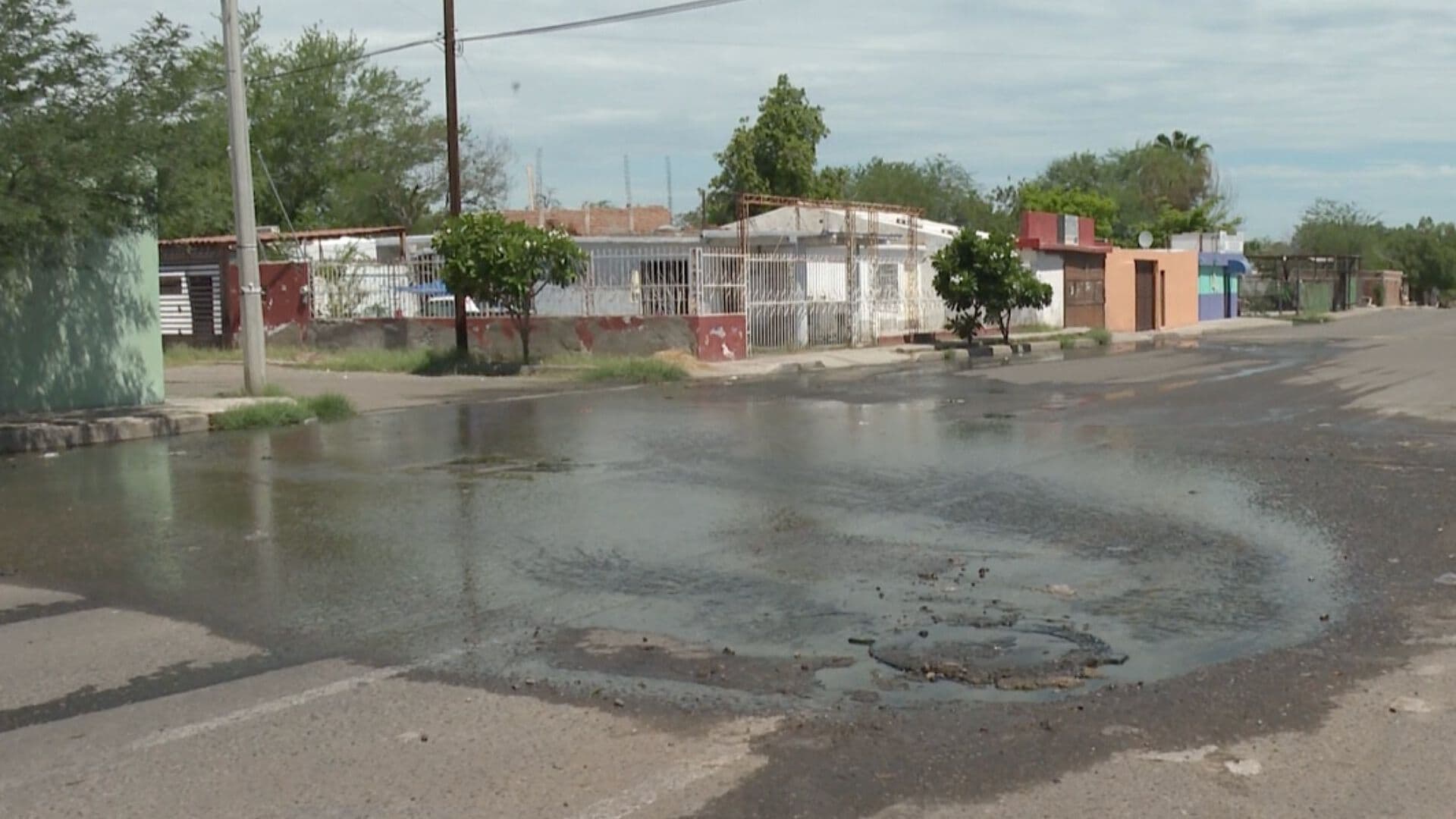 Denuncian Aguas Negras que Inundan Calles de la Colonia Adolfo de La Huerta en Hermosillo