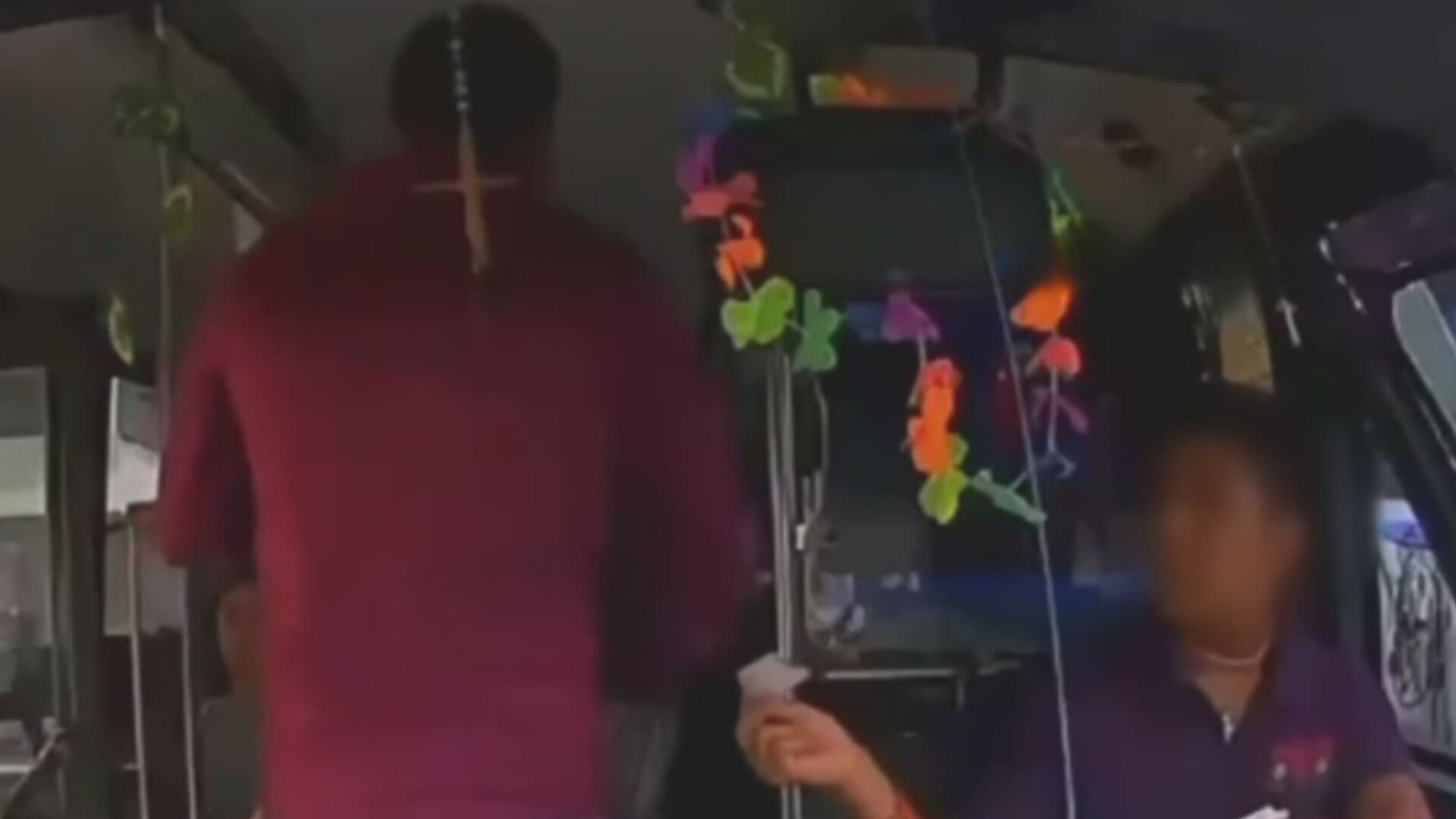 Hombre Golpea a Chofer Mientras Autobús de Pasajeros Avanzaba en Veracruz