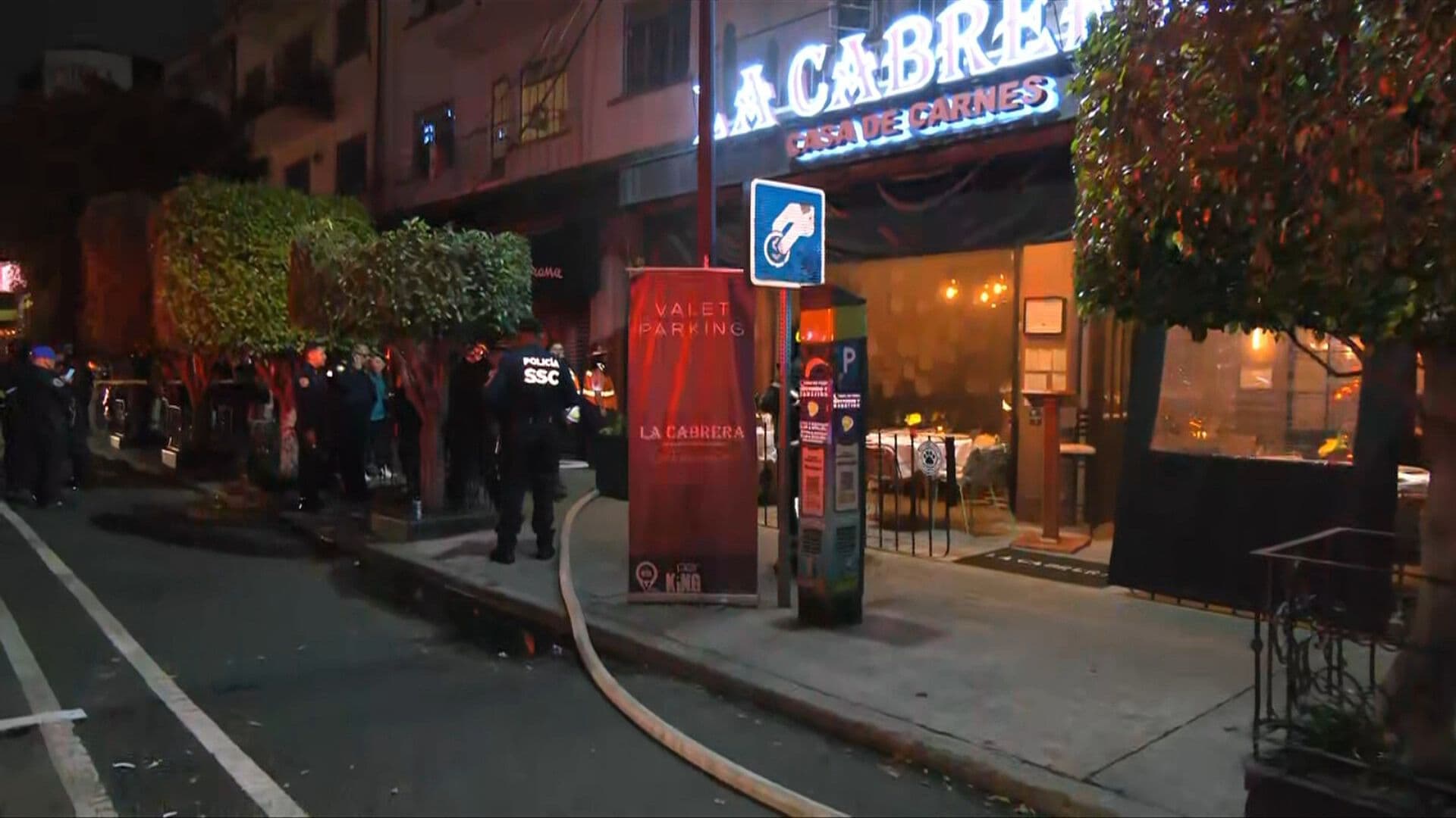 Atienden Incendio en Restaurante de Carnes de la Colonia Roma en CDMX