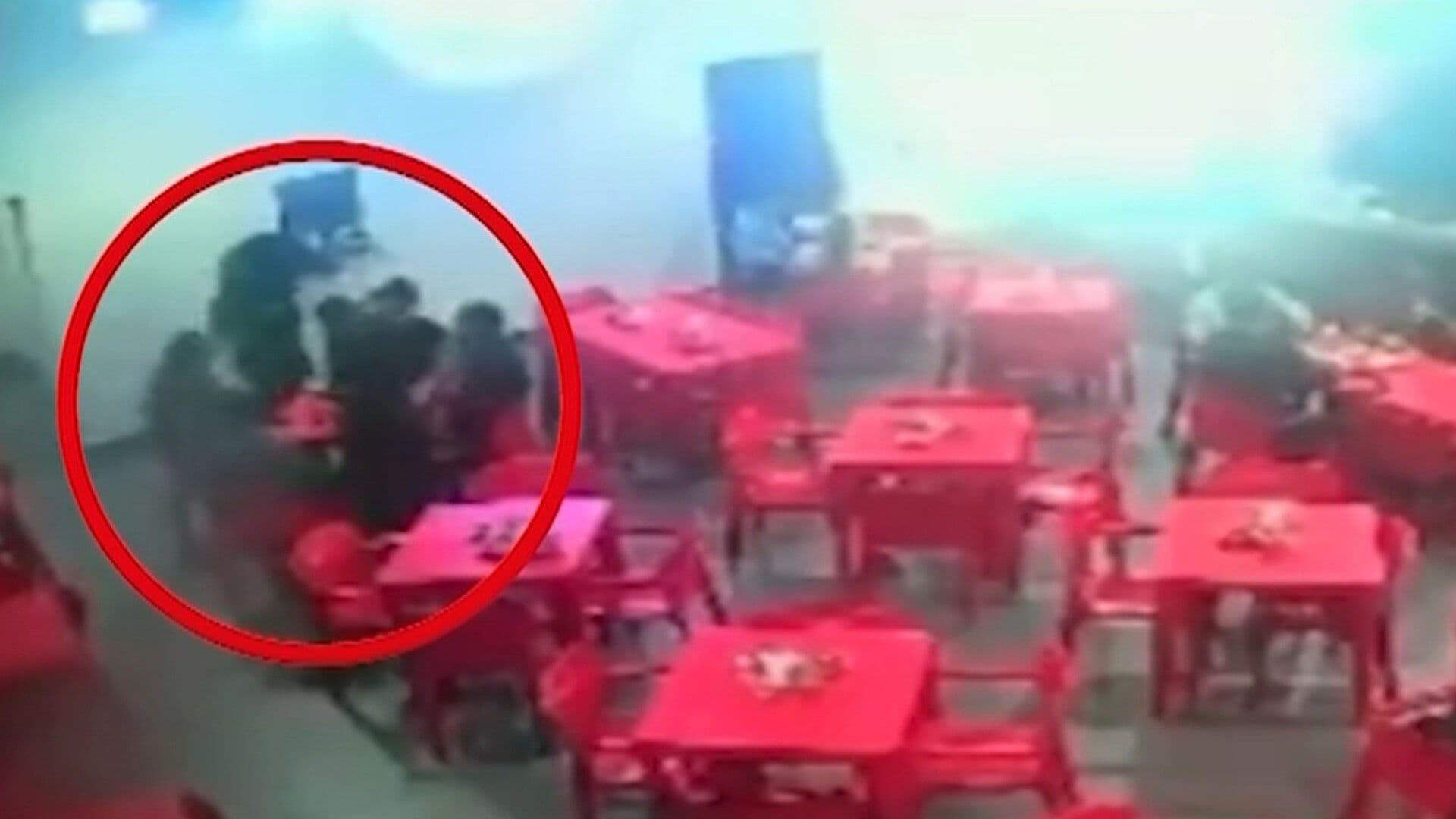VIDEO | Momento Exacto de Ataque a Primos de Alfredo Olivas en Taquería de Zapopan