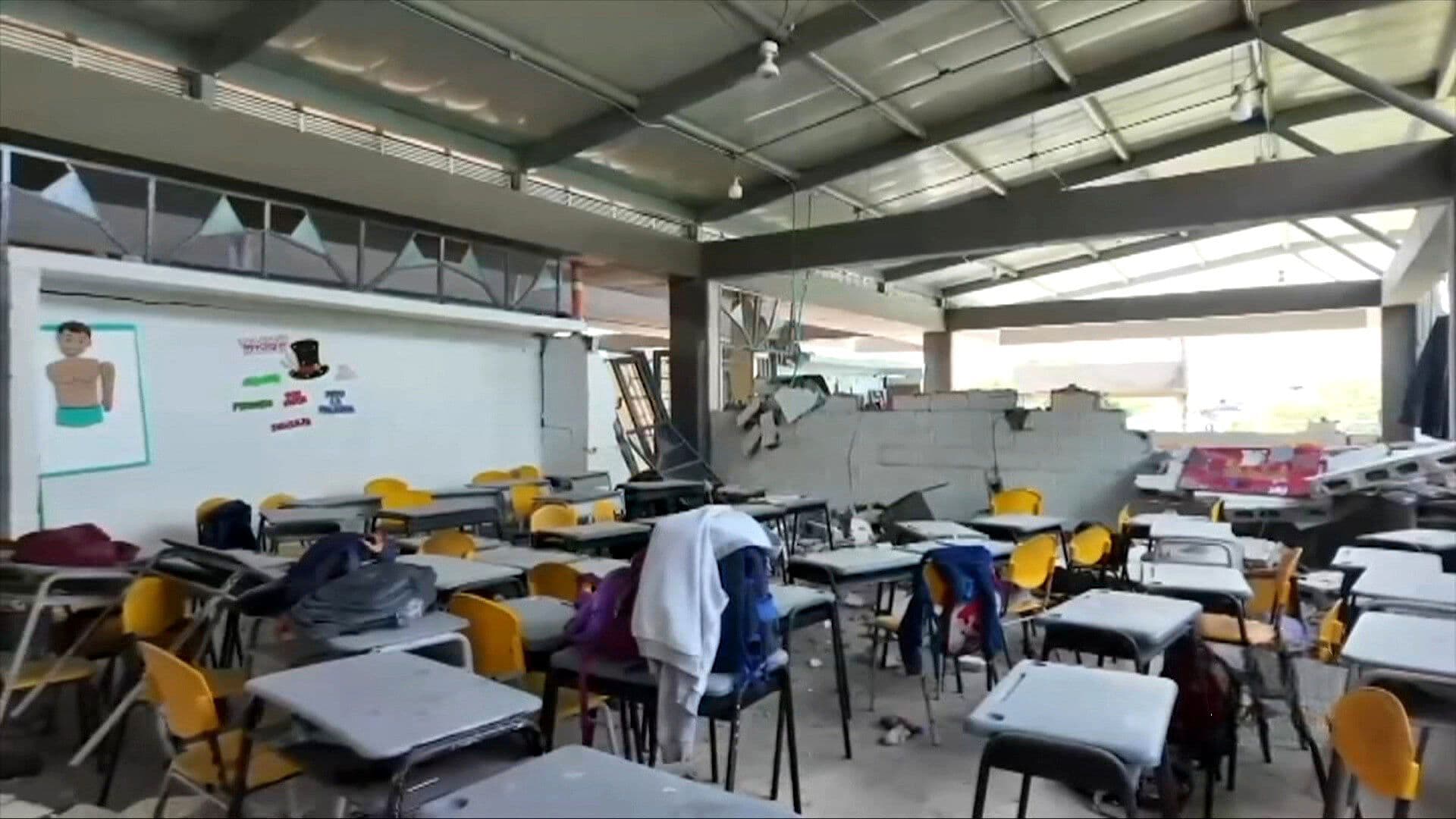 Escuela de Colombia Muestra las Huellas de la Huida Precipitada Tras el Potente Sismo