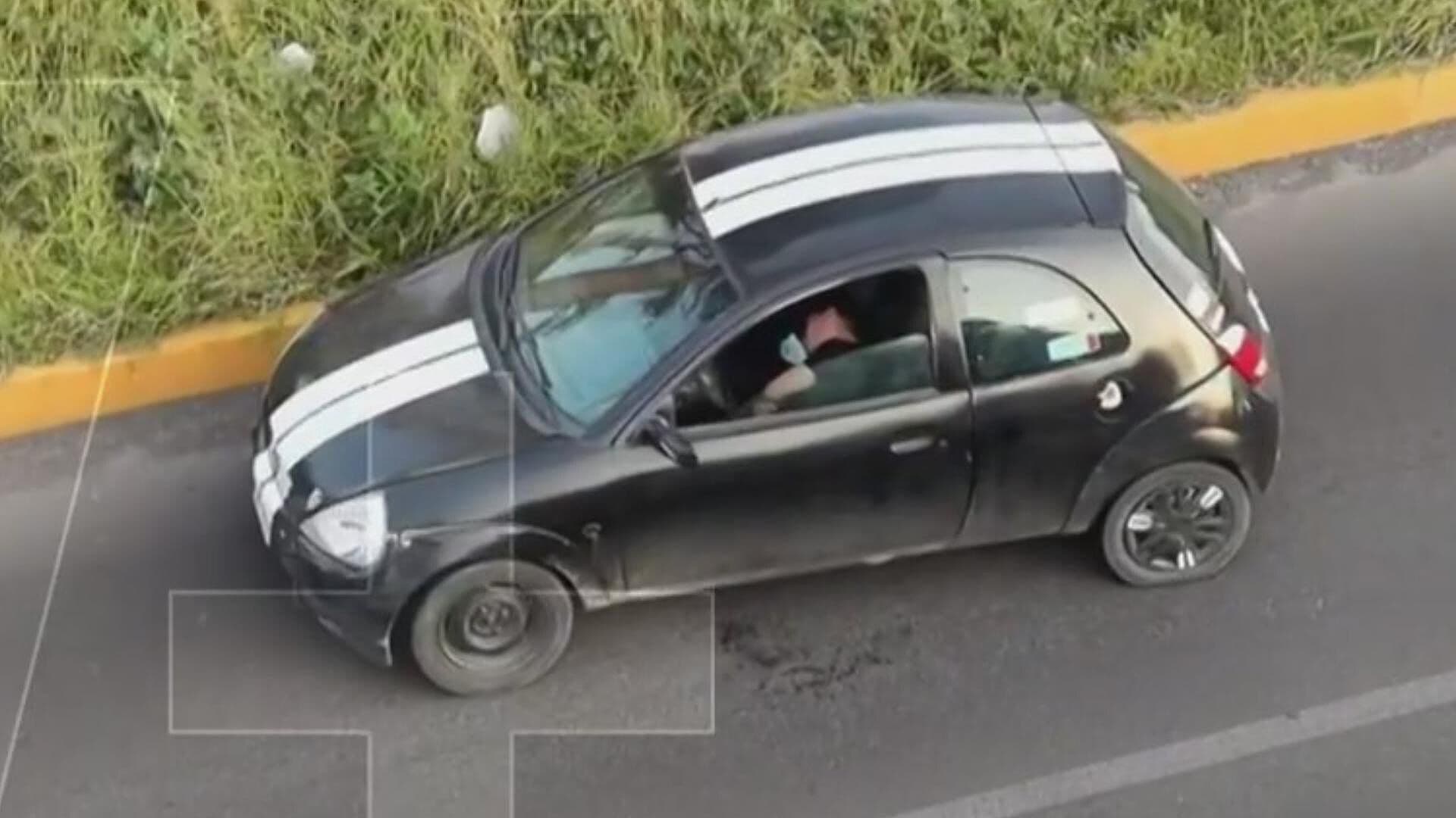 Conductor se Queda Dormido en su Auto sobre Avenida Central y Genera Caos Vial