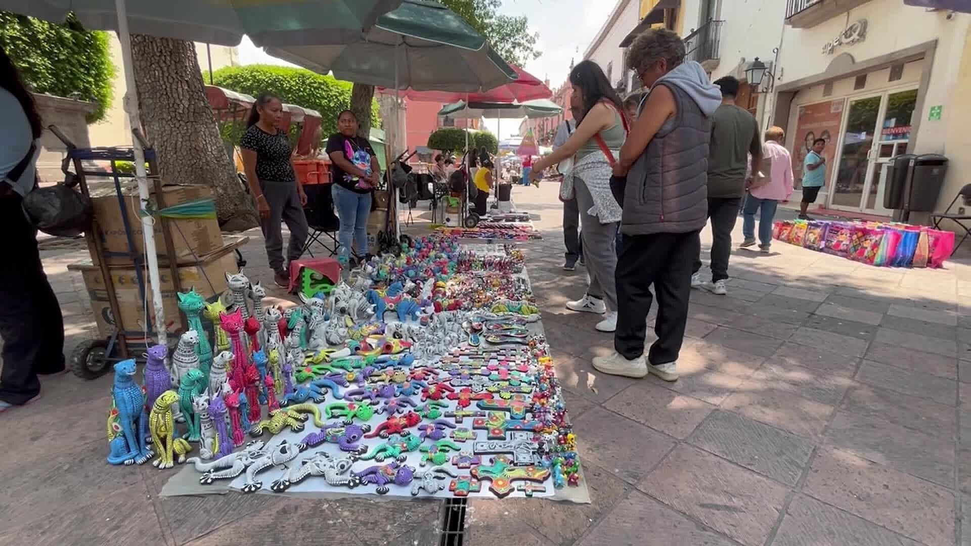Venta en la Vía Pública Complica el Paso de Peatones en el Centro Histórico de Querétaro