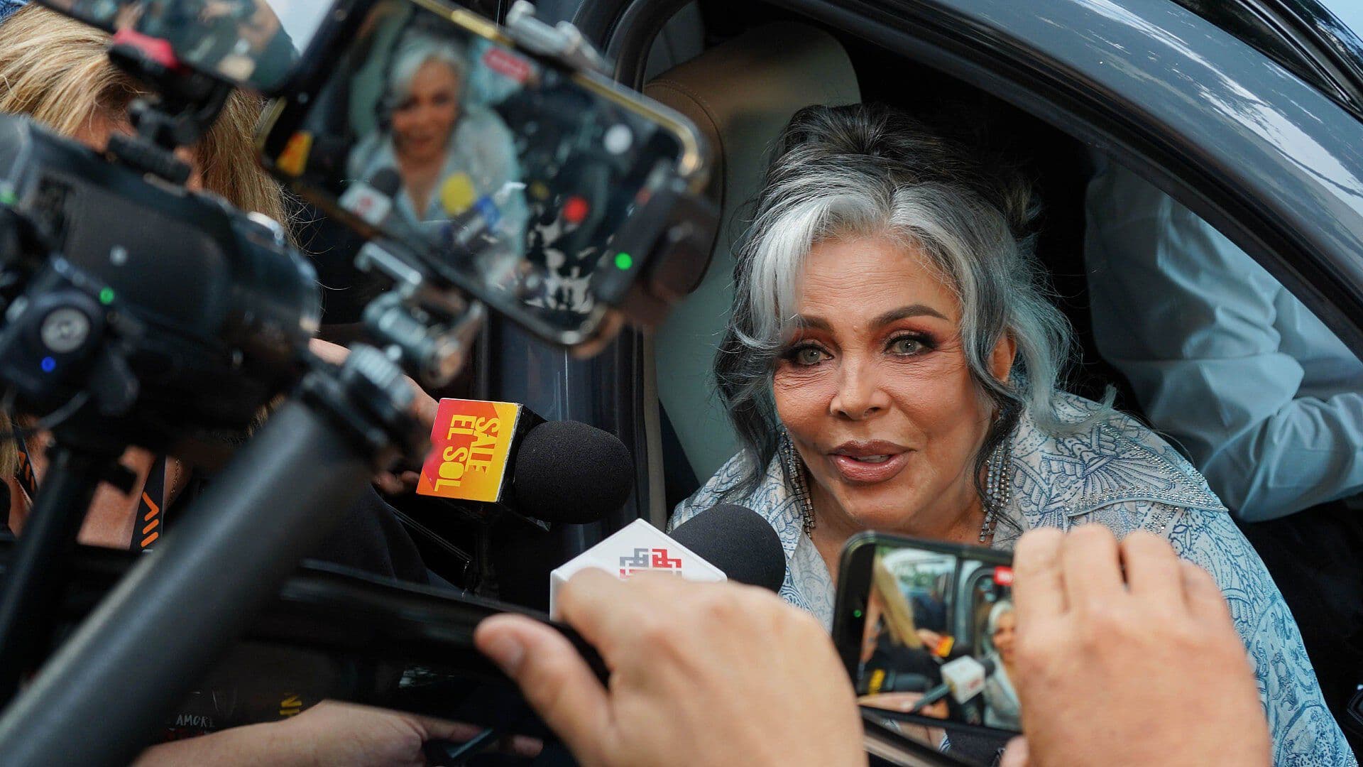 ‘Ya Cumplió’: Verónica Castro Celebra que su Hijo Cristian Terminó la Preparatoria