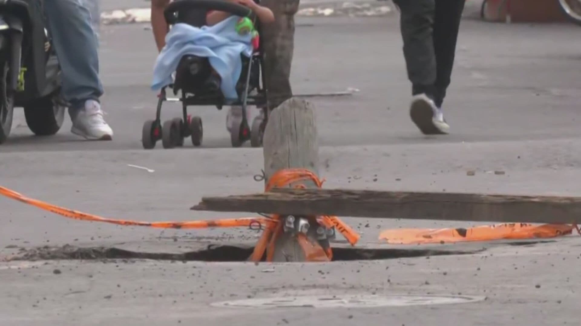 Se Reabre Socavón en la Ramos Millán Tras Fallar Reparación en Iztacalco, CDMX
