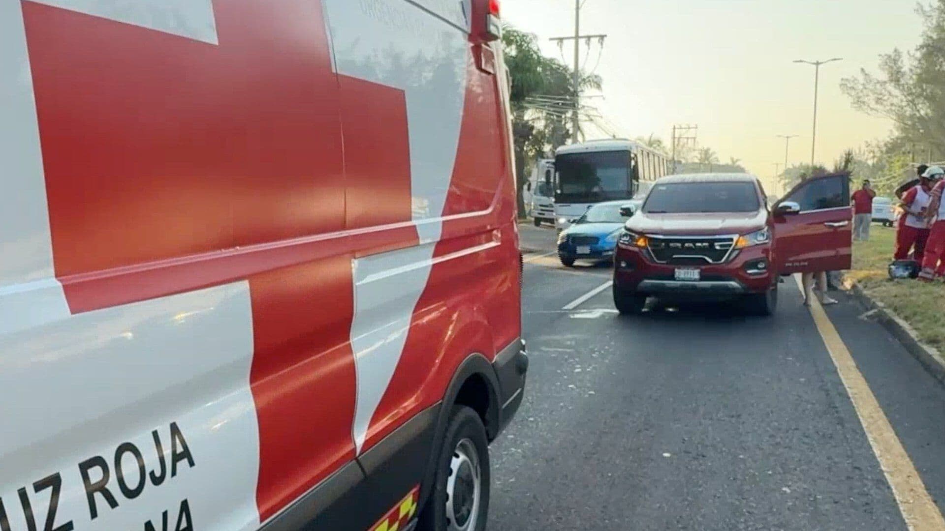 Motociclista se Estrella contra Camioneta en la Carretera Veracruz Xalapa