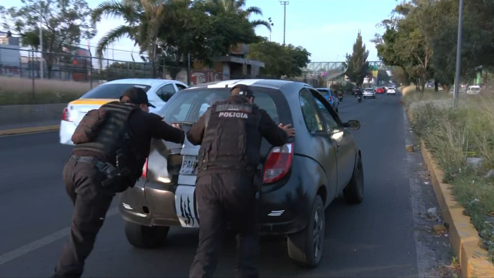 CRONOLOGÍA: Conductor Ebrio Se Queda Dormido en Avenida Central y Es Detenido