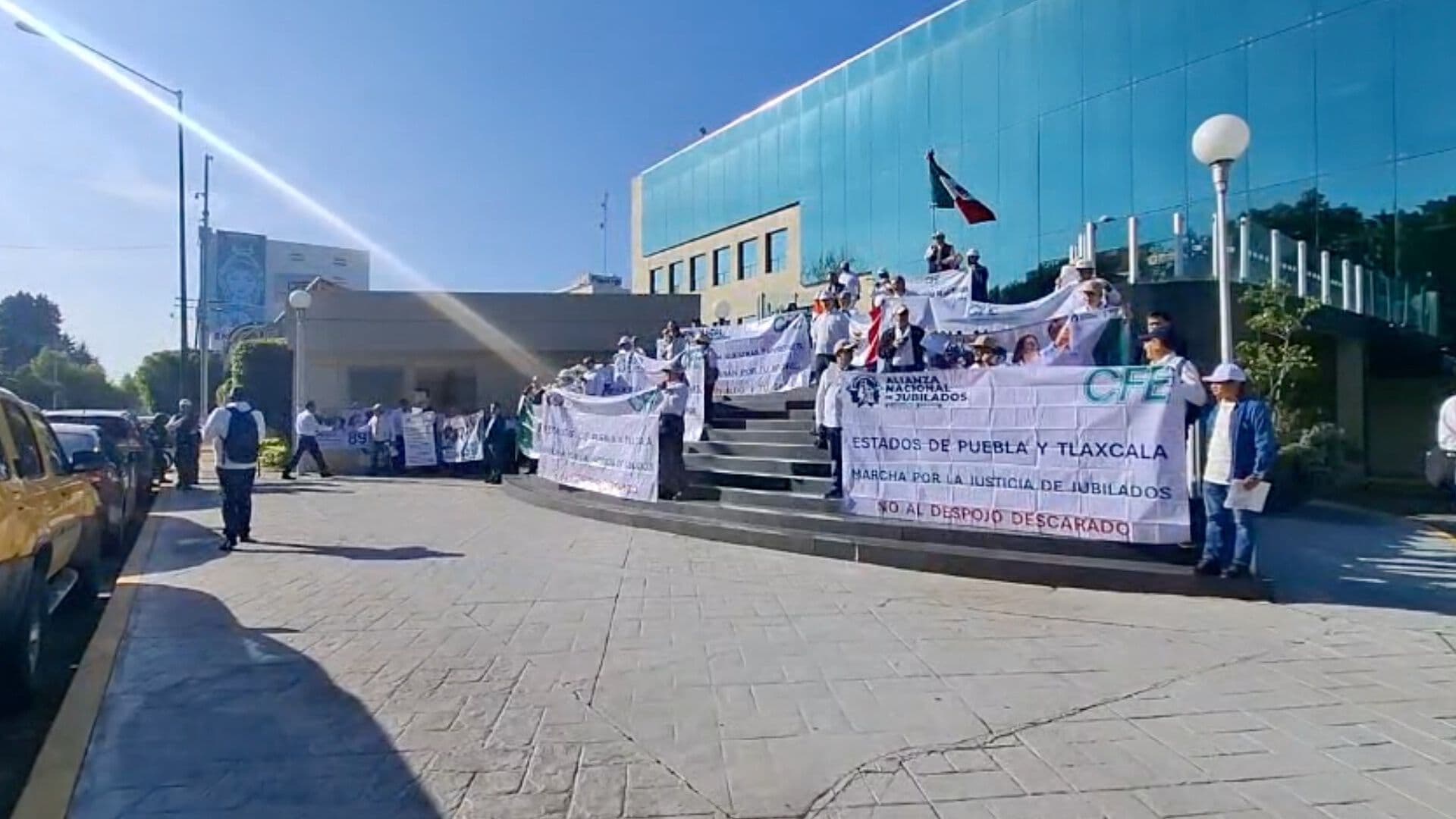 Manifestación Extrabajadores Jubilados CFE Puebla Justicia 25 Poniente y 17 Sur