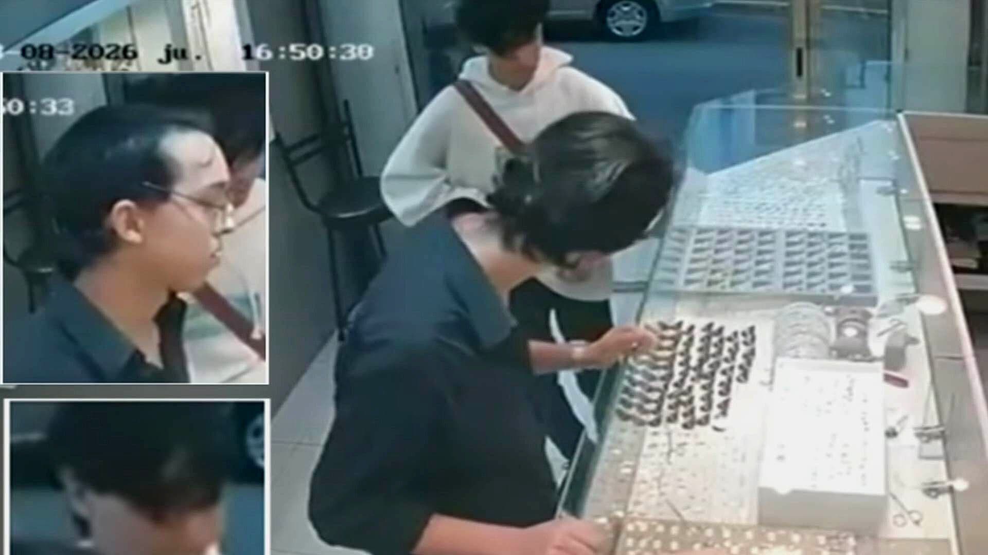 VIDEO | Captan el Momento en que 2 Jóvenes con el Rostro Descubierto Roban Joyería en Veracruz