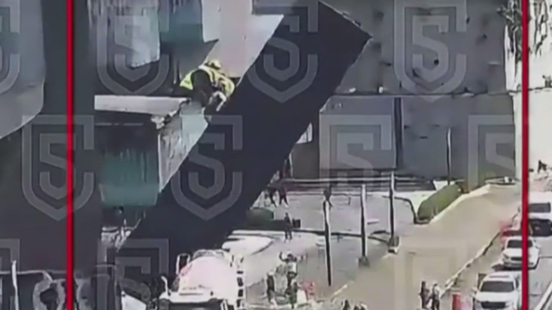 VIDEO | Momento Exacto en que Cae Espectacular en Interlomas, Edomex