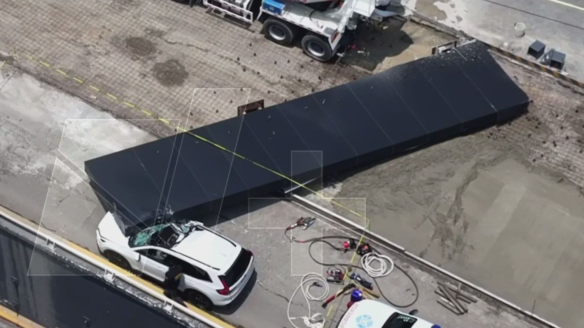 Así se Ve Desde el Aire el Espectacular que Cayó Sobre Auto en Interlomas, Edomex