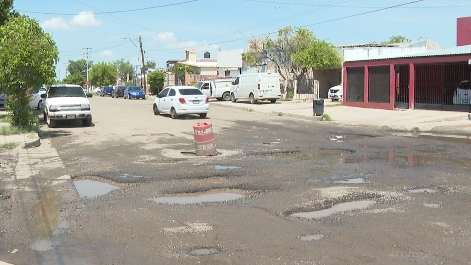 Fugas de Drenaje Provocan Enormes Baches en la Colonia Álvaro Obregón de Hermosillo