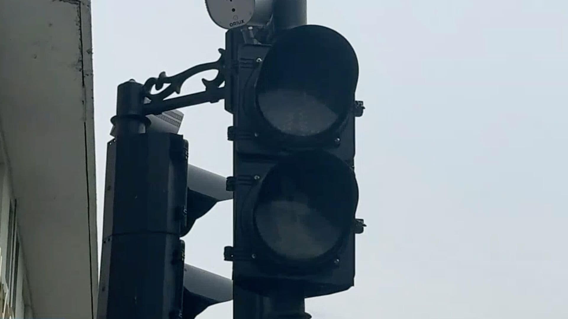 Fuerte Tormenta Eléctrica y Lluvias Causan Apagones y Daños en Semáforos de Veracruz