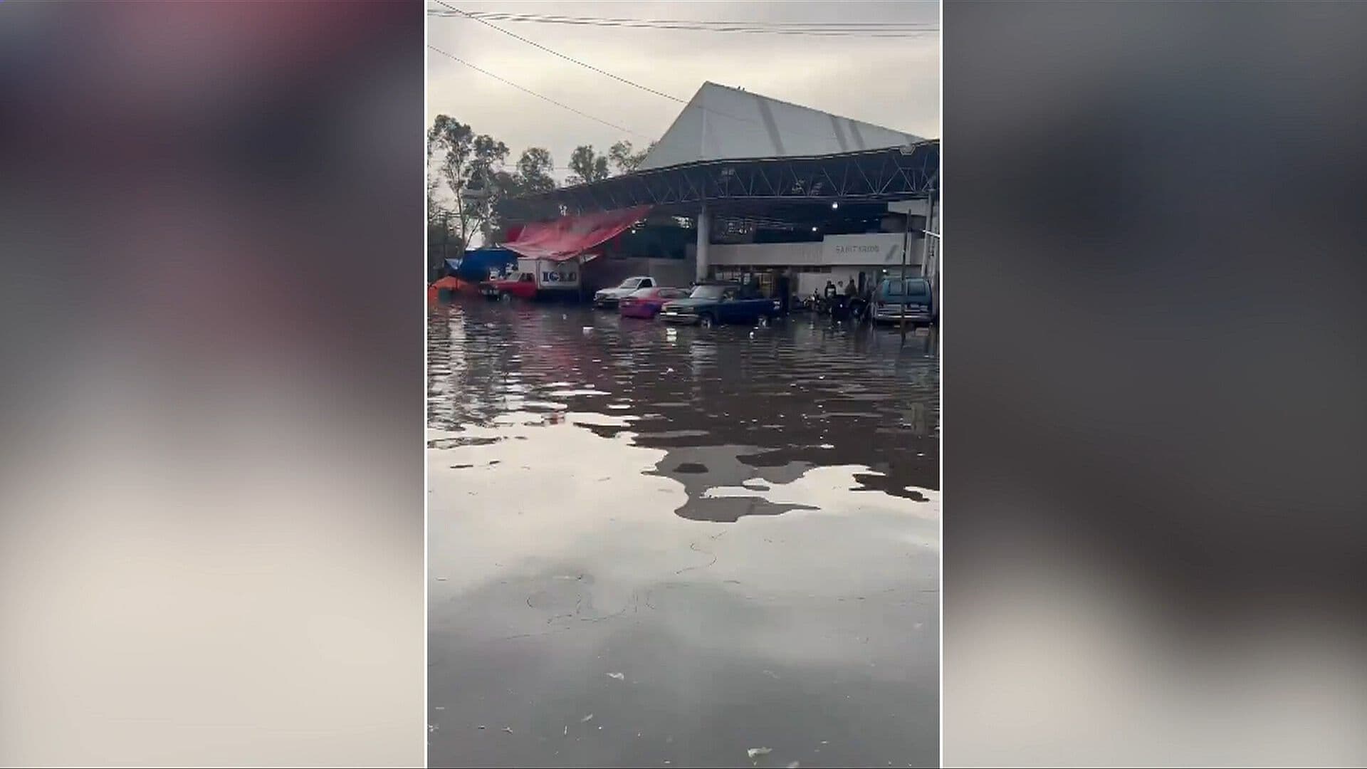 Así se Inundó la Central de Abasto por Fuerte Lluvia en Toluca, Edomex