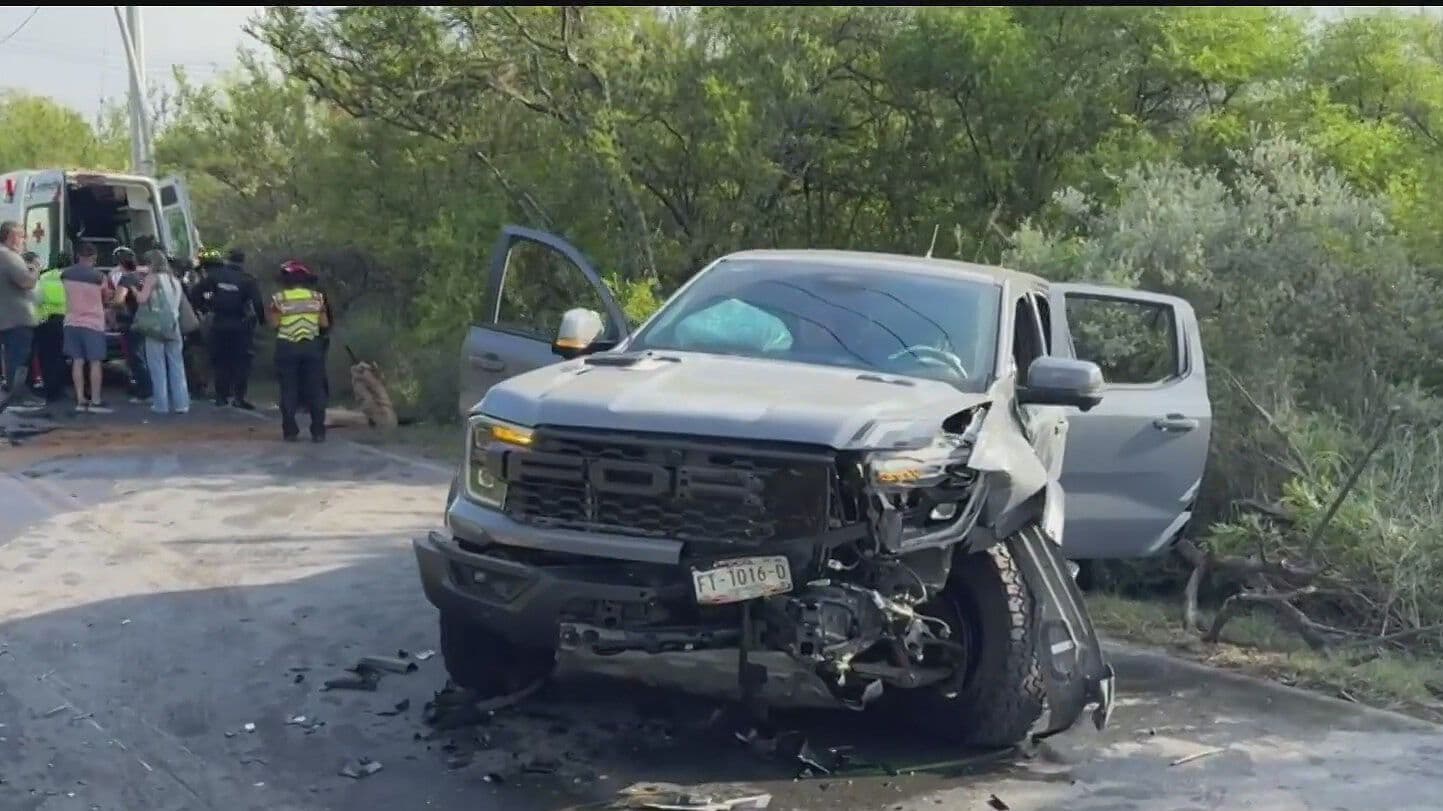 Quedan 5 Personas Heridas Tras Choque Frontal en Monterrey