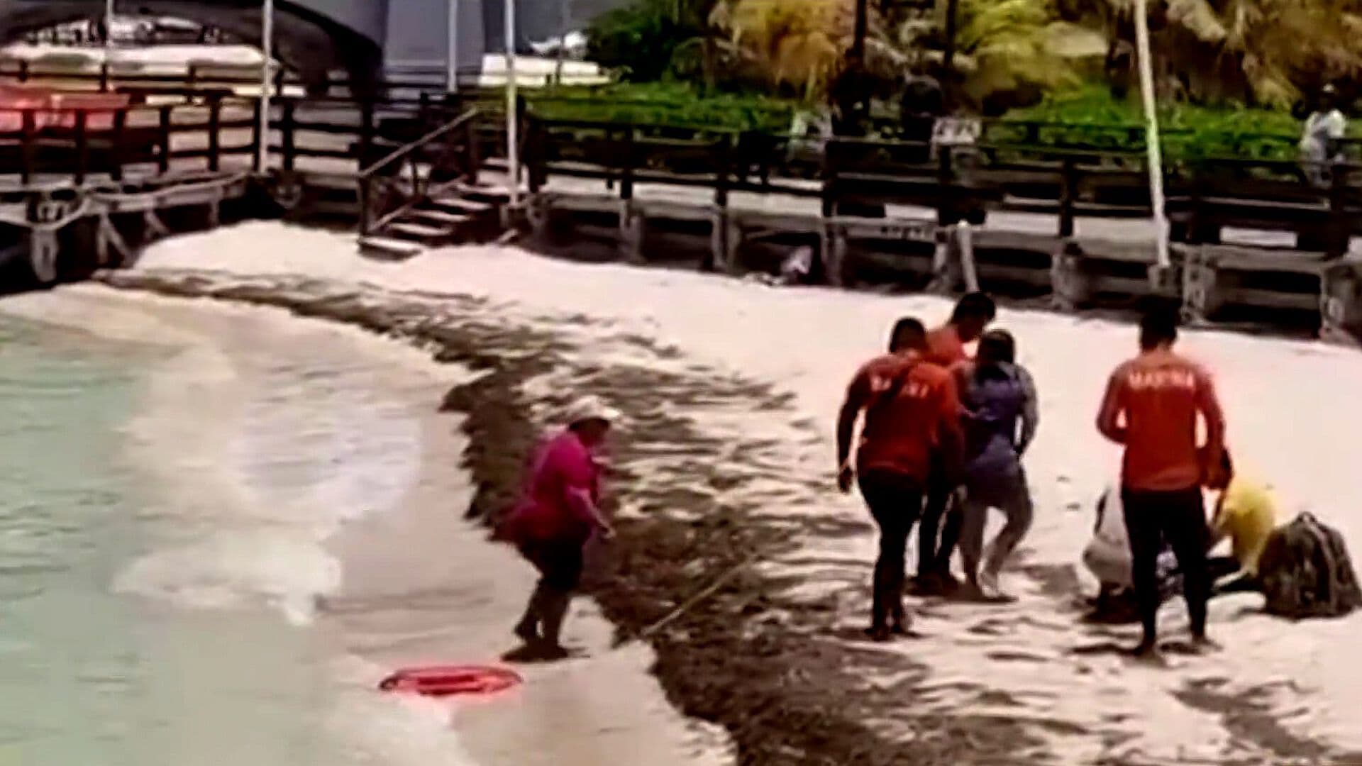 Rescatan a Dos Personas que Estuvieron a Punto de Ahogarse en Progreso, Yucatán