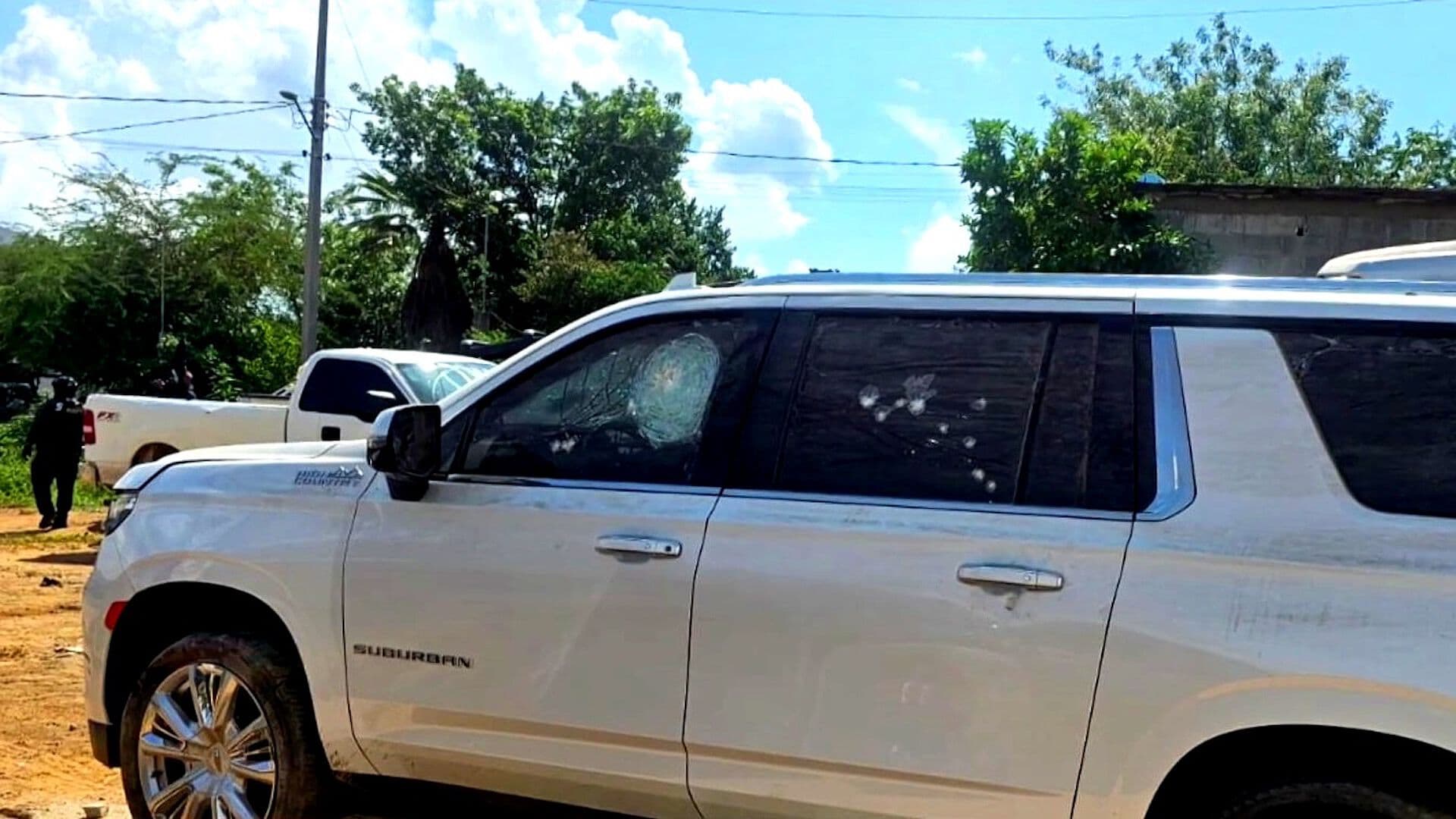 Aseguran Vehículos Blindados y 19 Armas Largas en Sinaloa