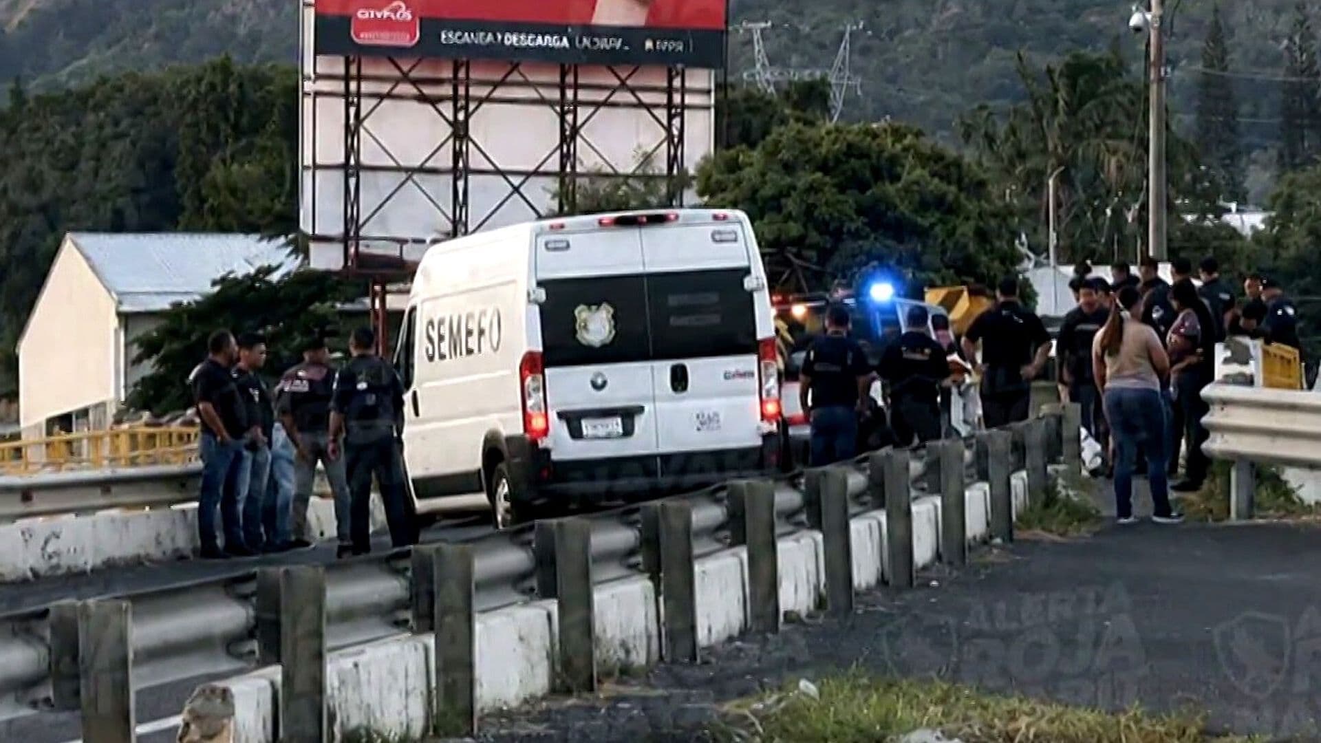 Hallan Dos Cuerpos Colgados de Puente en Tepic, Nayarit