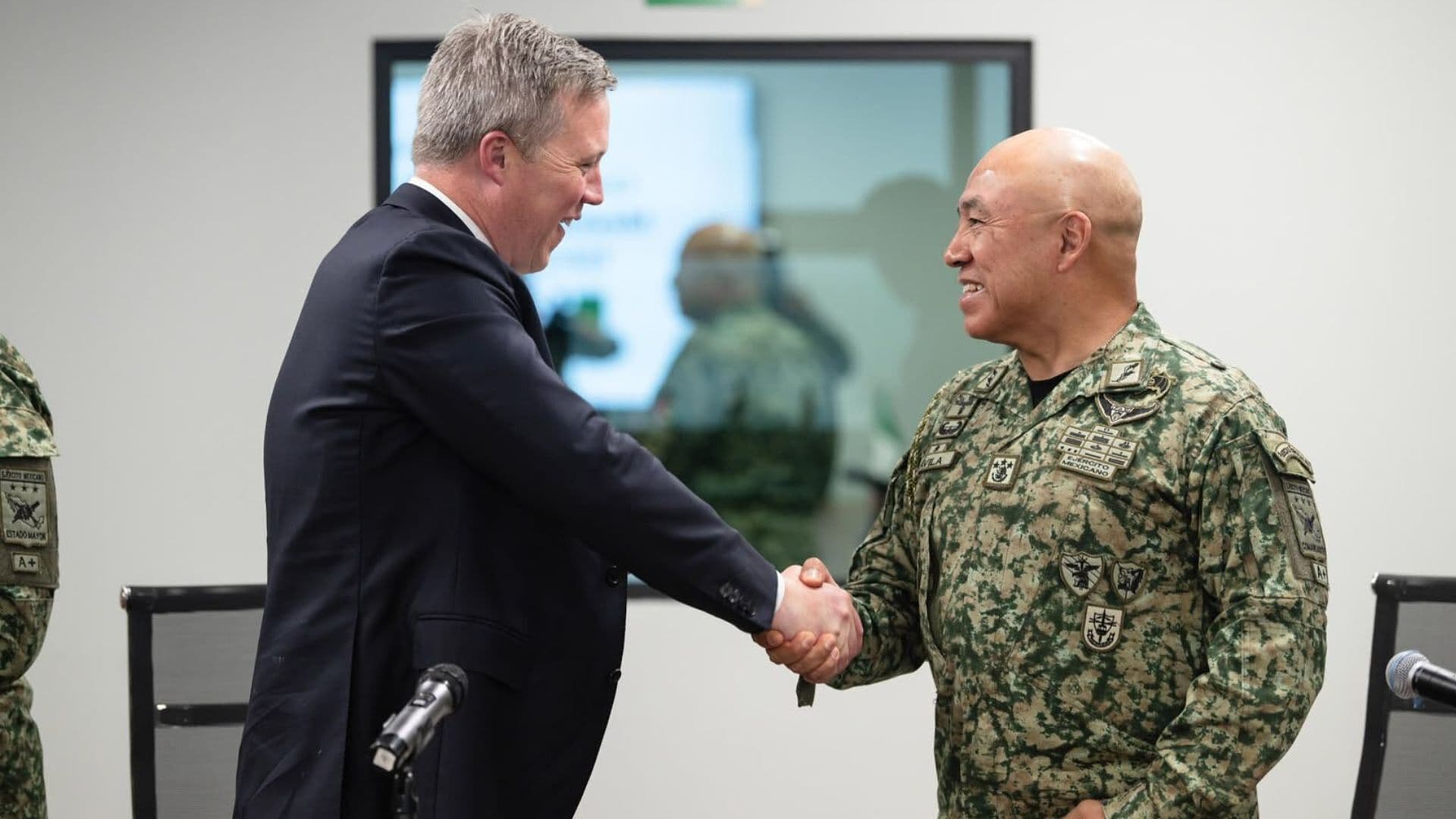 EU y México Fortalecen Cooperación en Defensa para Combatir a los Cárteles