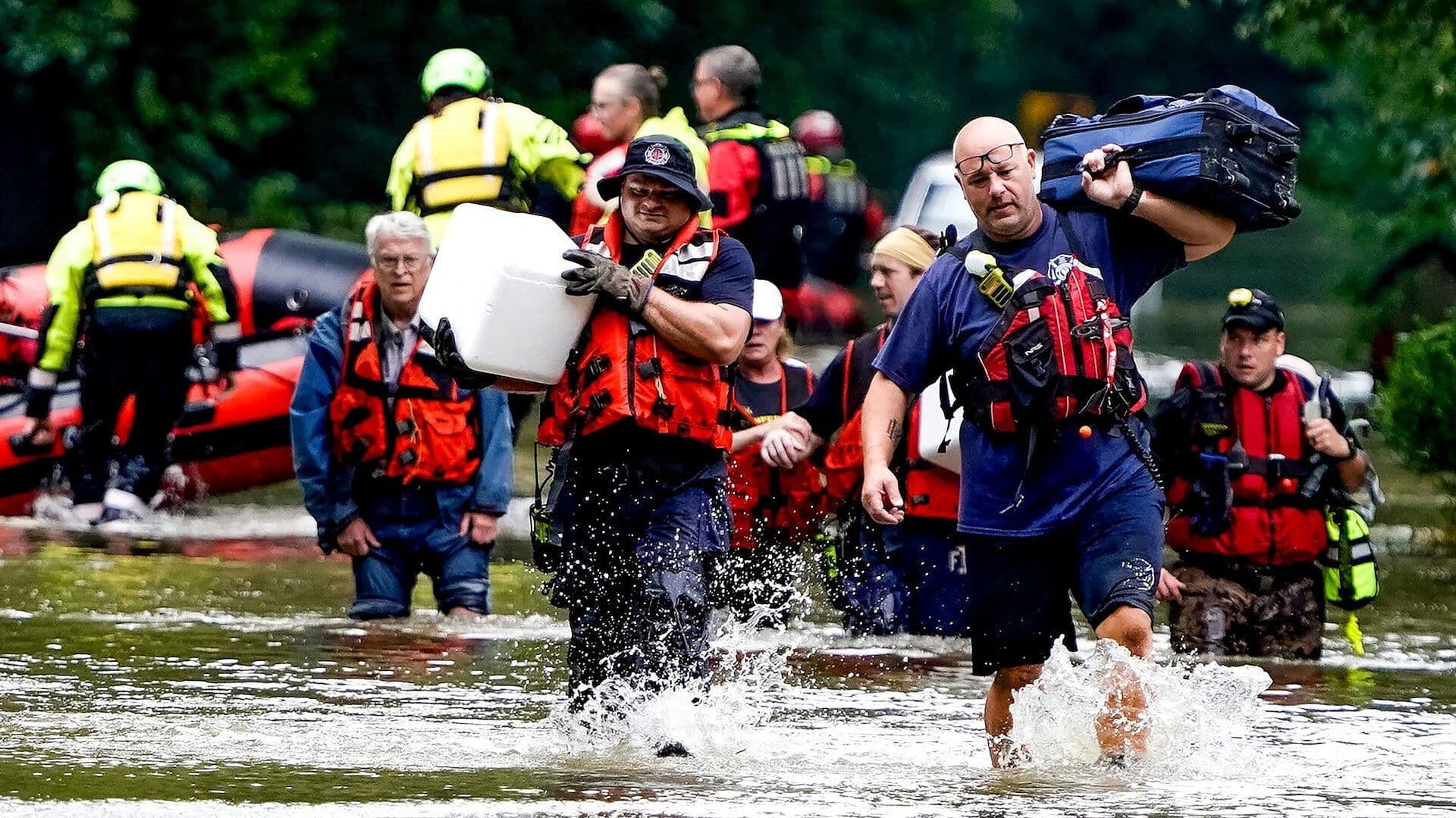RescatesInundaciones en Indiana Dejan Seis Muertos y Más de 350
