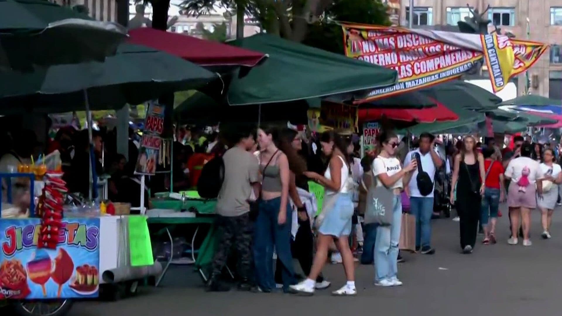 Vendedores Bloquean Avenida Juárez y Provocan Cierre en Cuauhtémoc, CDMX