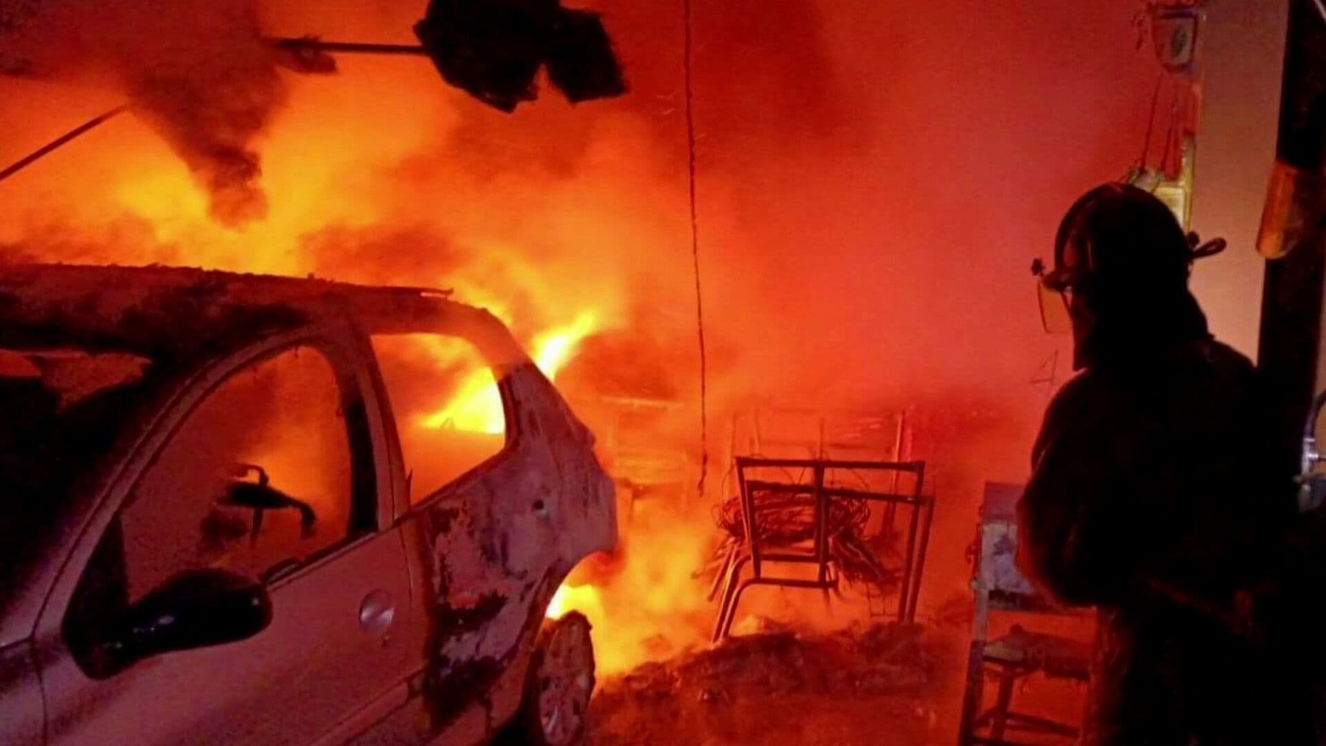 Incendio en Vivienda de Metepec Consume un Vehículo; No Hay Heridos