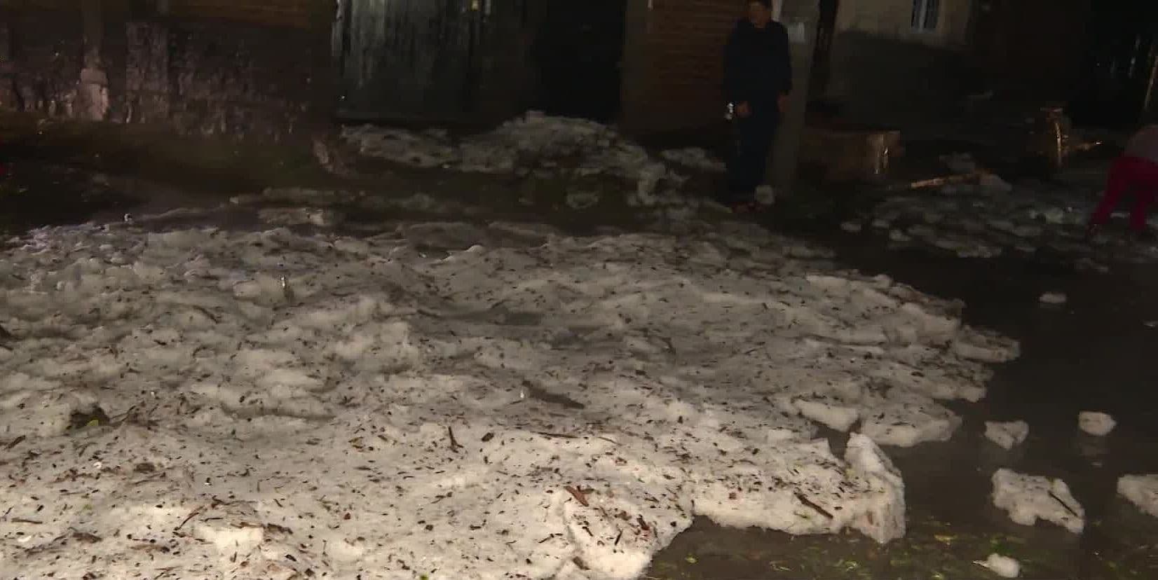 Tormenta Tapiza de Blanco las Calles de Tlaquepaque Tras Caída de Granizo