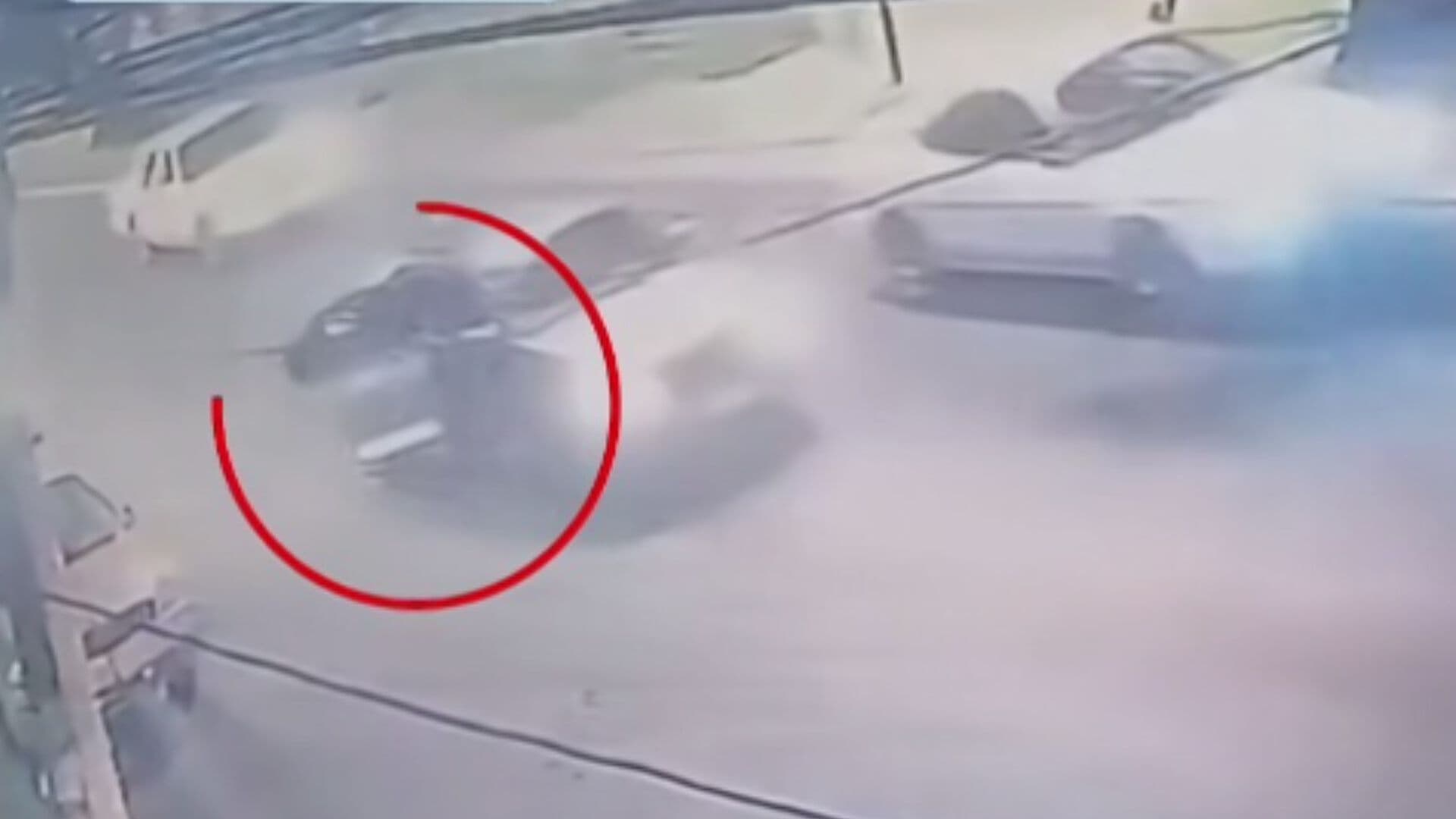 La Querían Anexar; Mujer se Arroja de un Auto en Movimiento en Nezahualcóyotl