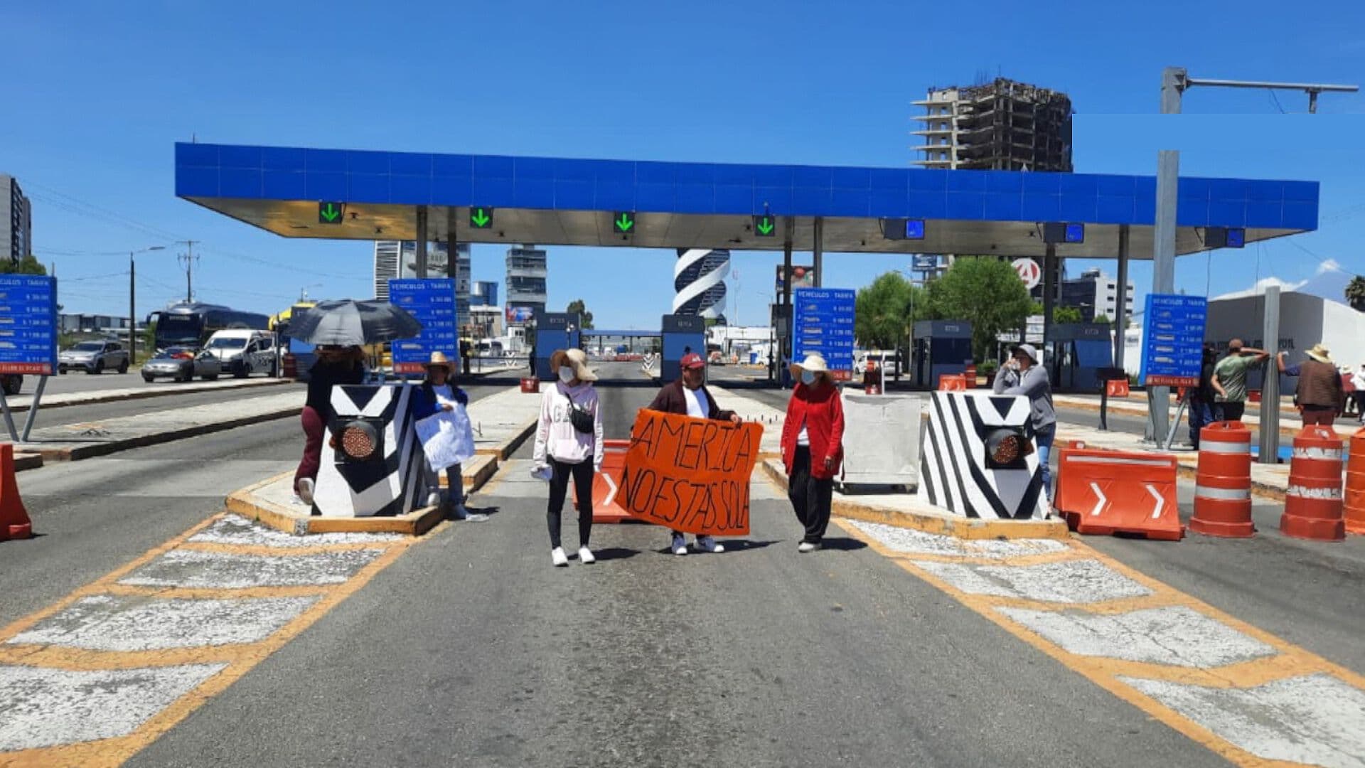 Continúa Cierre en Vía Atlixáyotl Manifestación Búsqueda de América Pamela Cólotl Varela Puebla