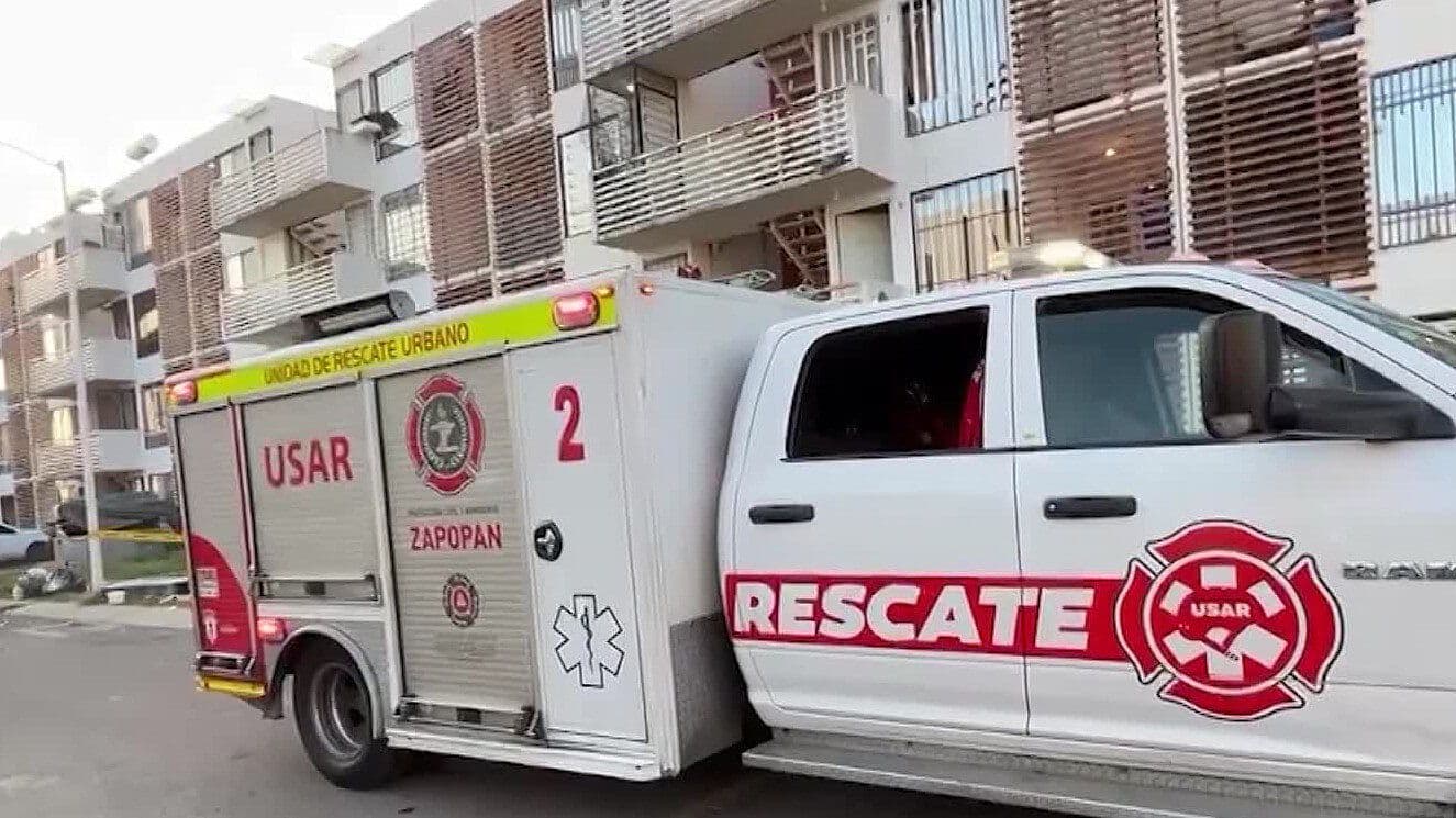 Conflicto Termina en un Incendio Intencionado en Zapopan; Mujer Sufre Quemaduras en el Rostro