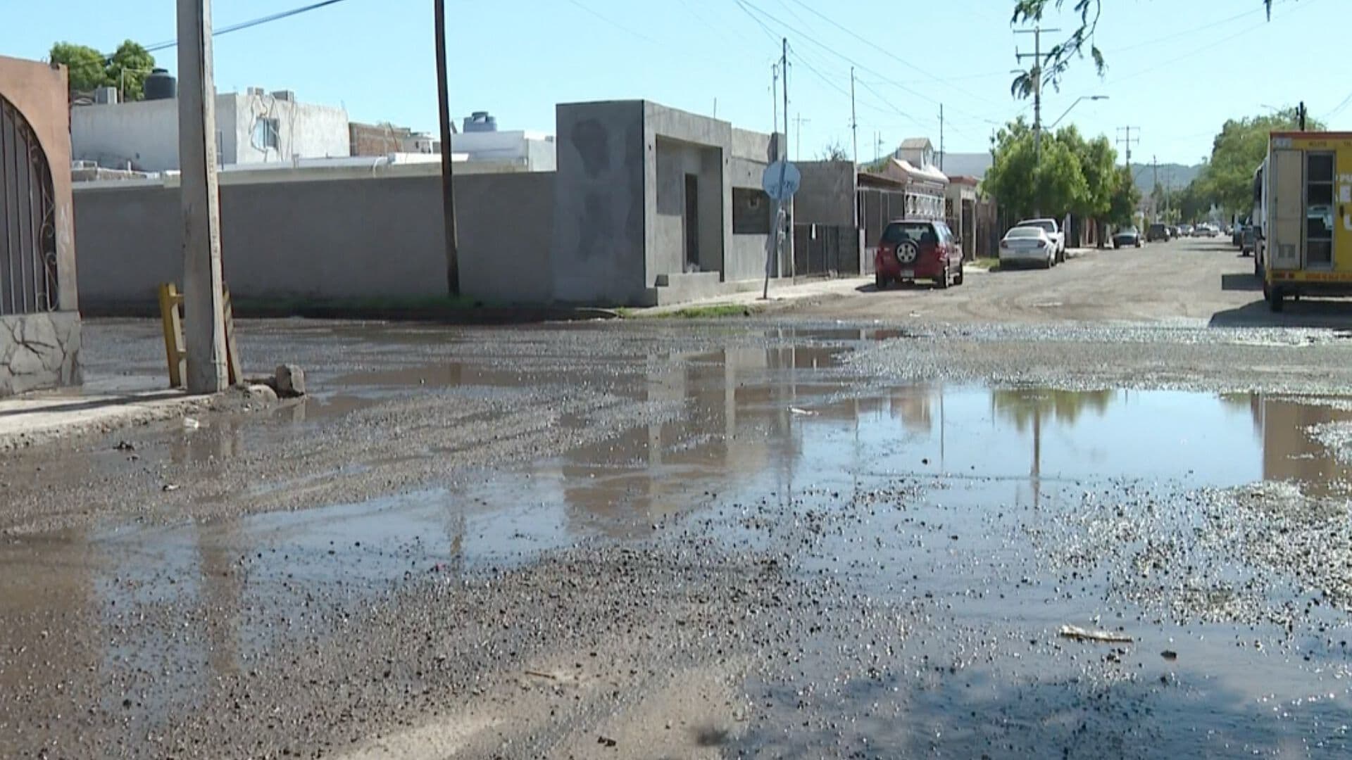Vecinos Reportan Baches y Fugas de Agua y Drenaje en Colonias de Hermosillo, Sonora