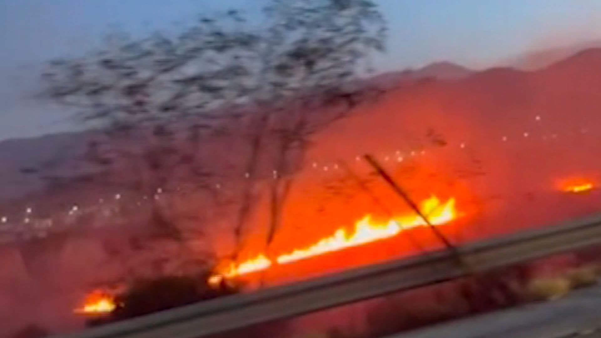 Moviliza Incendio en Terreno Baldío en Av. Lincoln en García, NL