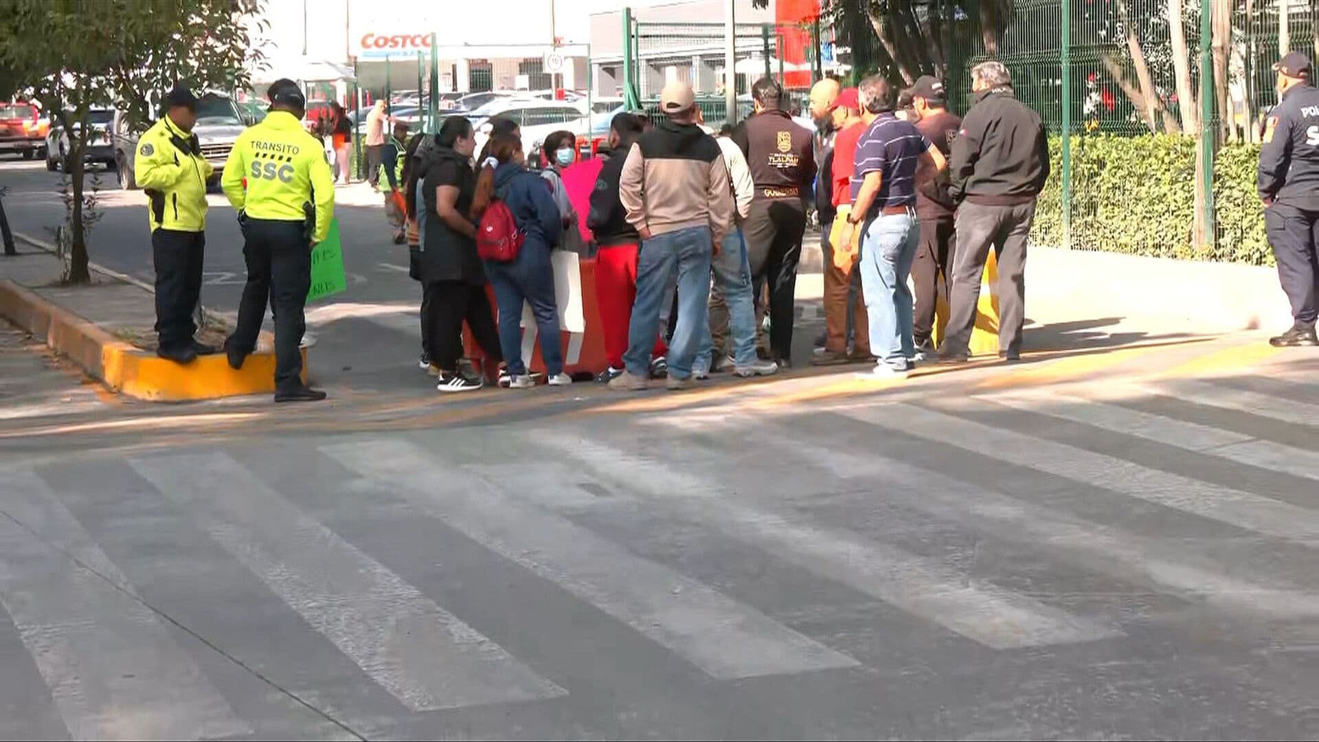 Comerciantes Bloquean Canal de Miramontes en Tlalpan; Alternativas Viales