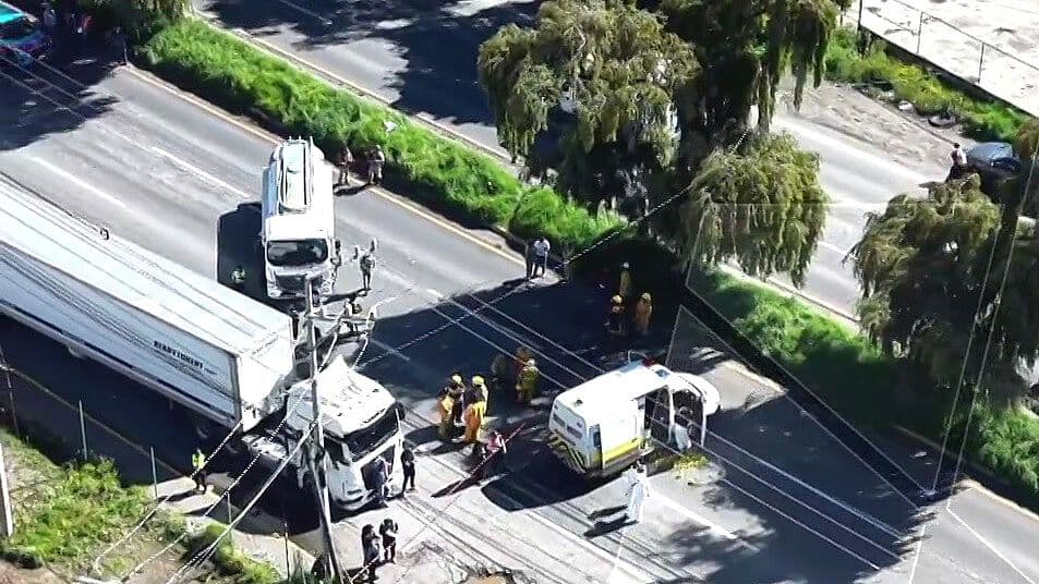 Accidente en Carretera Tenango-Toluca Hoy: Cierran Vialidad por Choque de Pipa y Tráiler