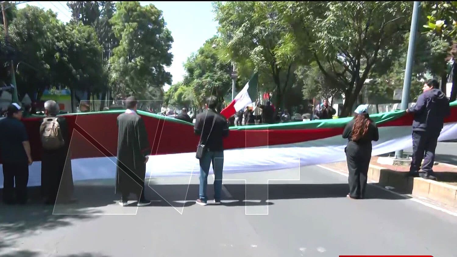 Bloquean Avenida Revolución en Ambos Sentidos; Jubilados del Poder Judicial Protestan