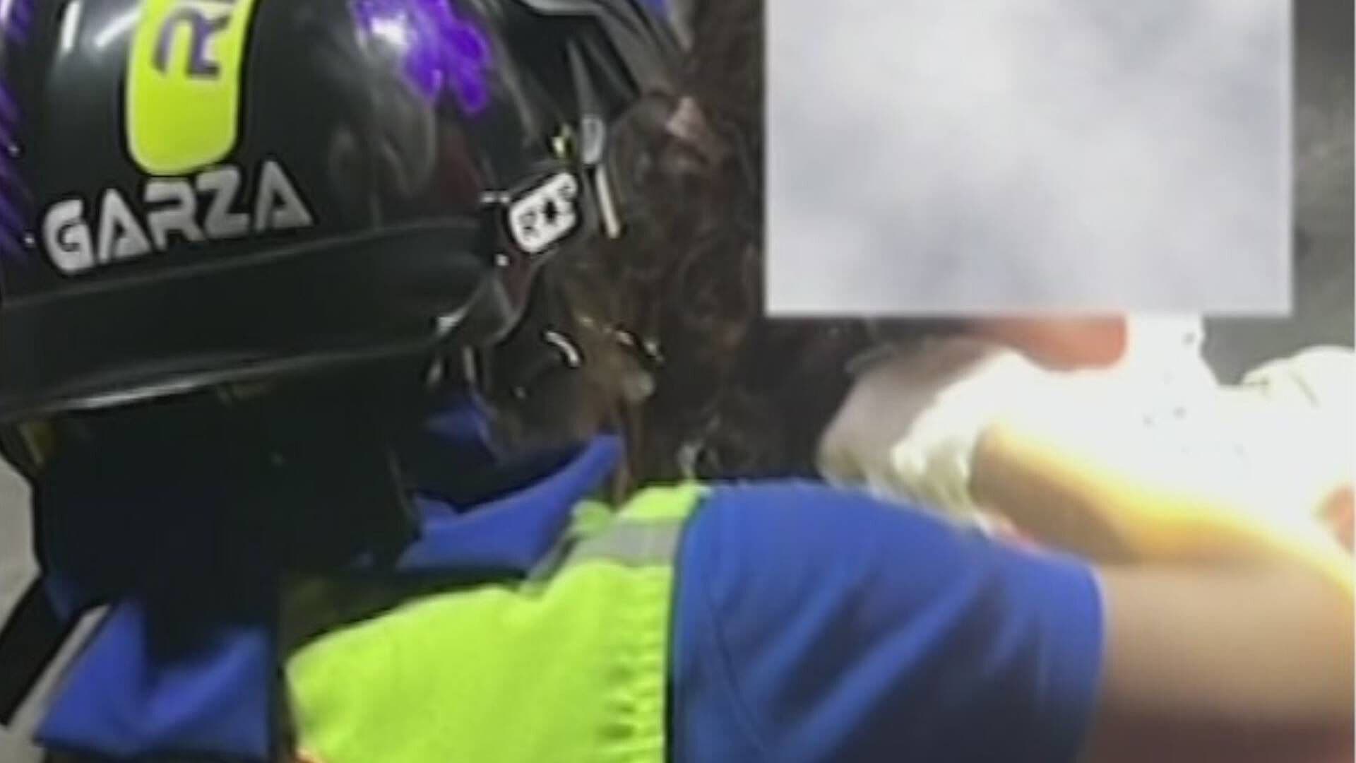 Rescatan a Niña que Cayó a Alcantarilla entre Edificios en Nuevo León