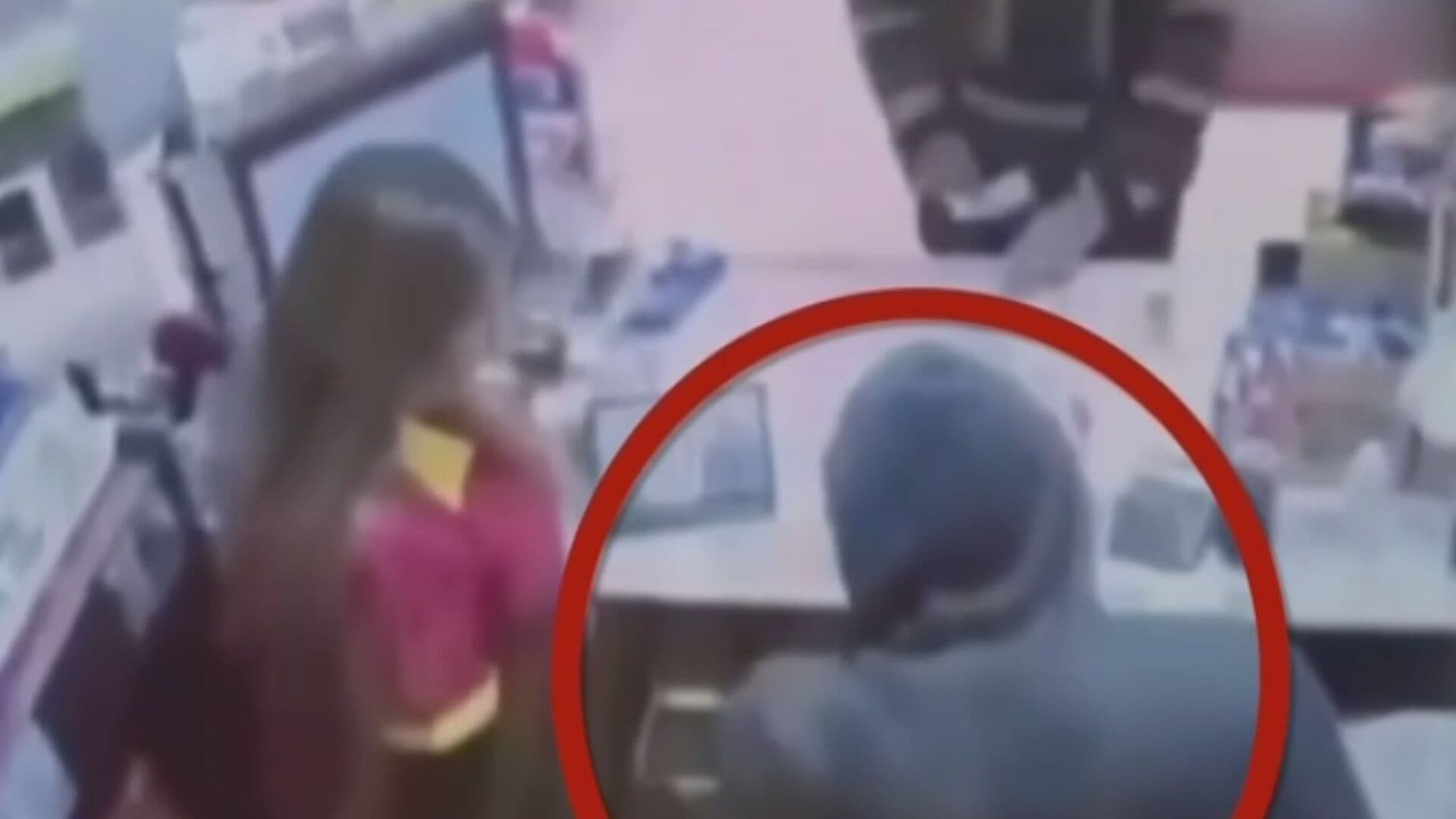 VIDEO | Sujetos Armados Asaltan Tienda de Conveniencia en Puebla