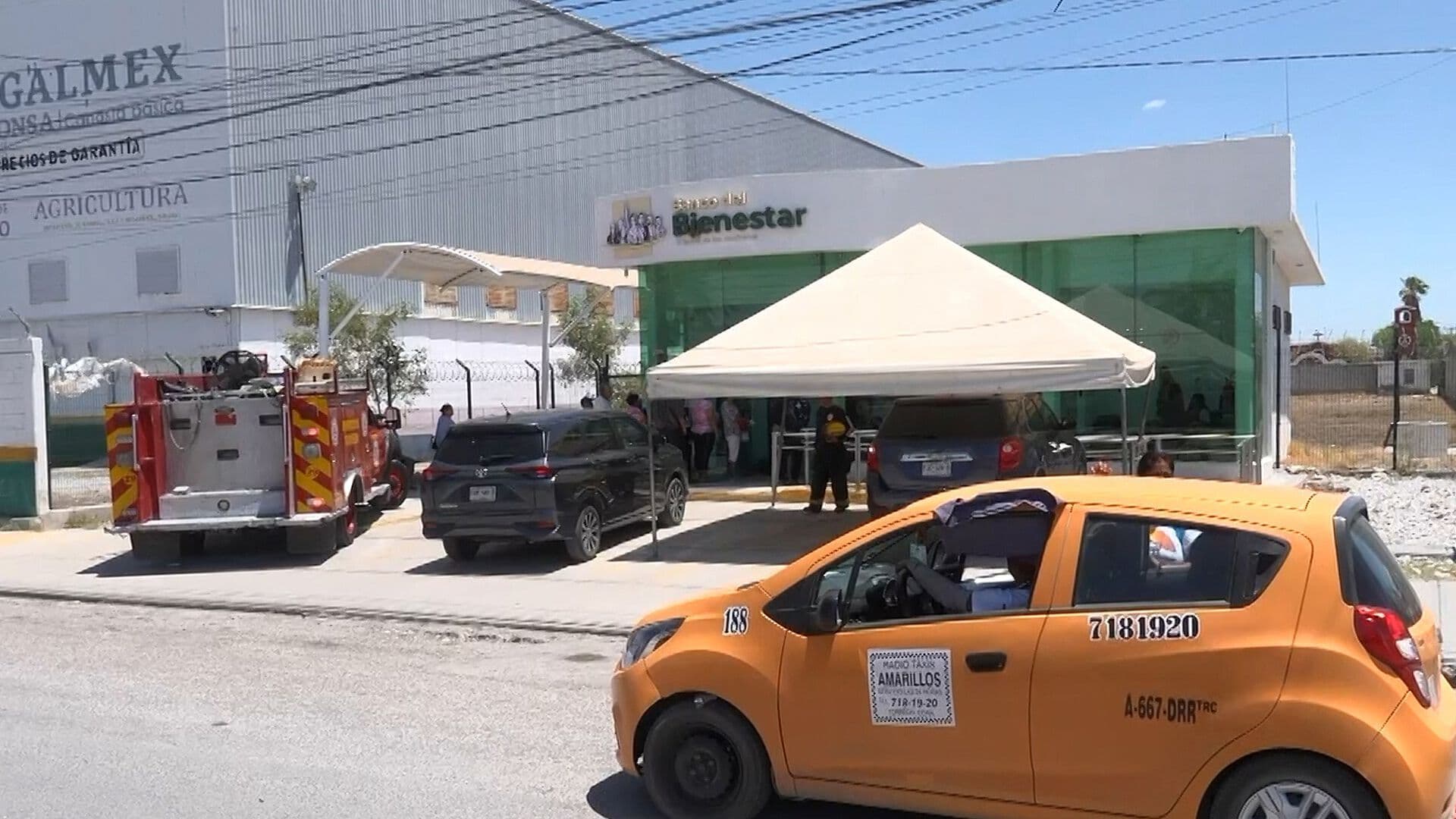 Mujer Queda Atrapada en Bóveda del Banco de Bienestar; Sufre Crisis Nerviosa