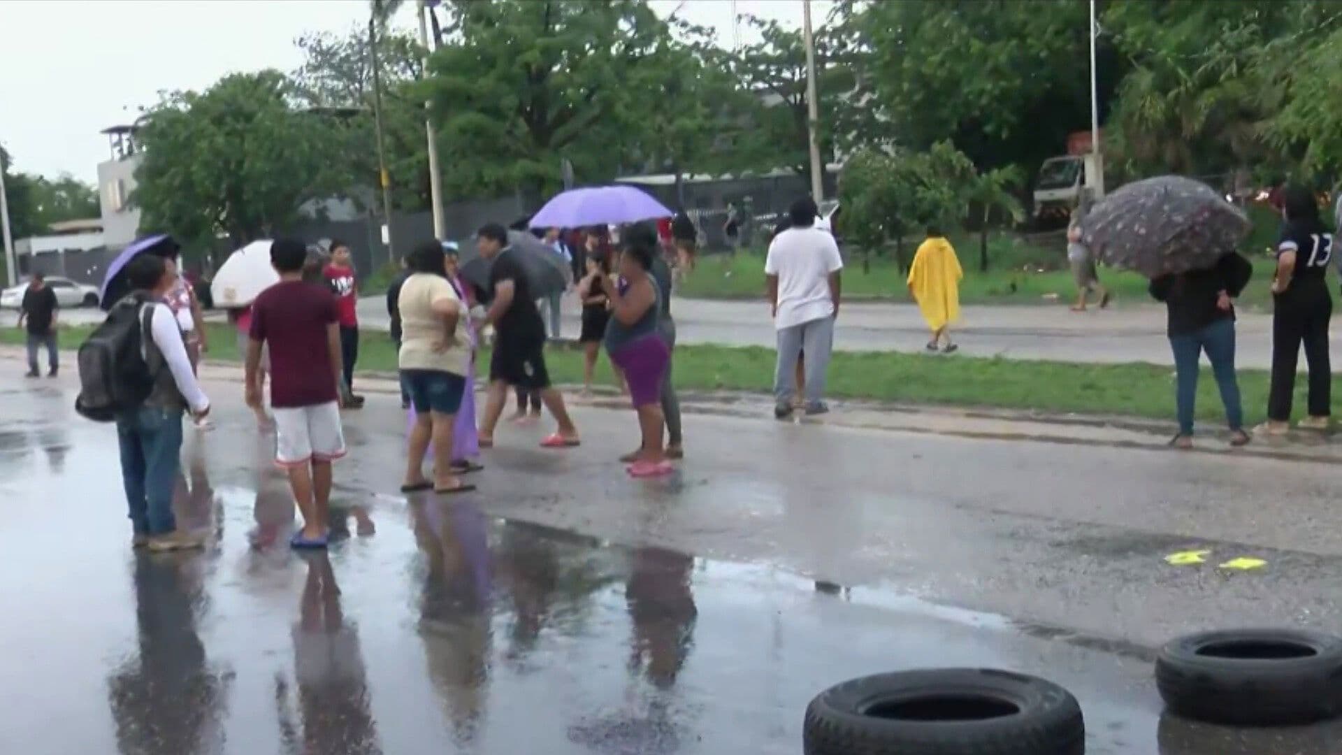 Bloquean Periférico Sur por Falta de Luz en Mérida, Yucatán