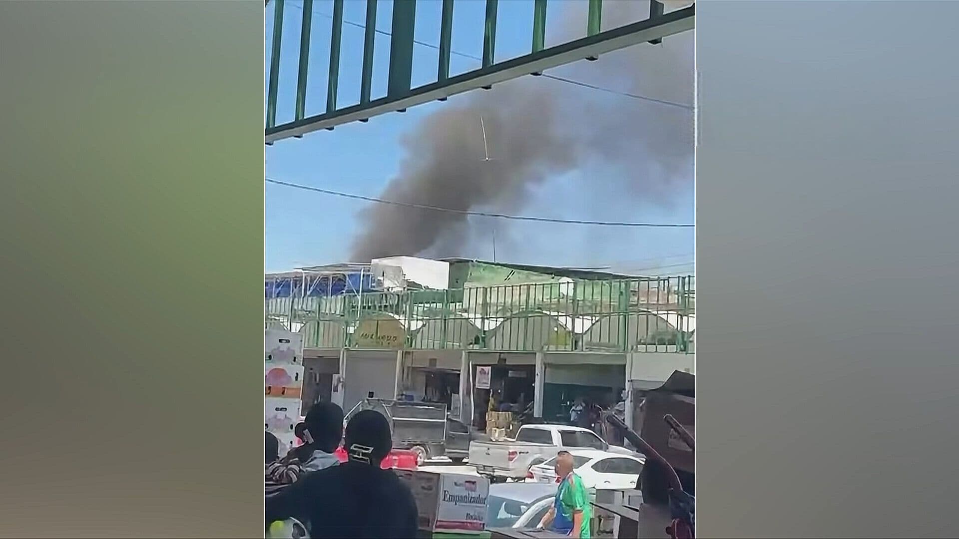 VIDEO | Incendio en Central de Abastos de San Luis Potosí Moviliza a PC