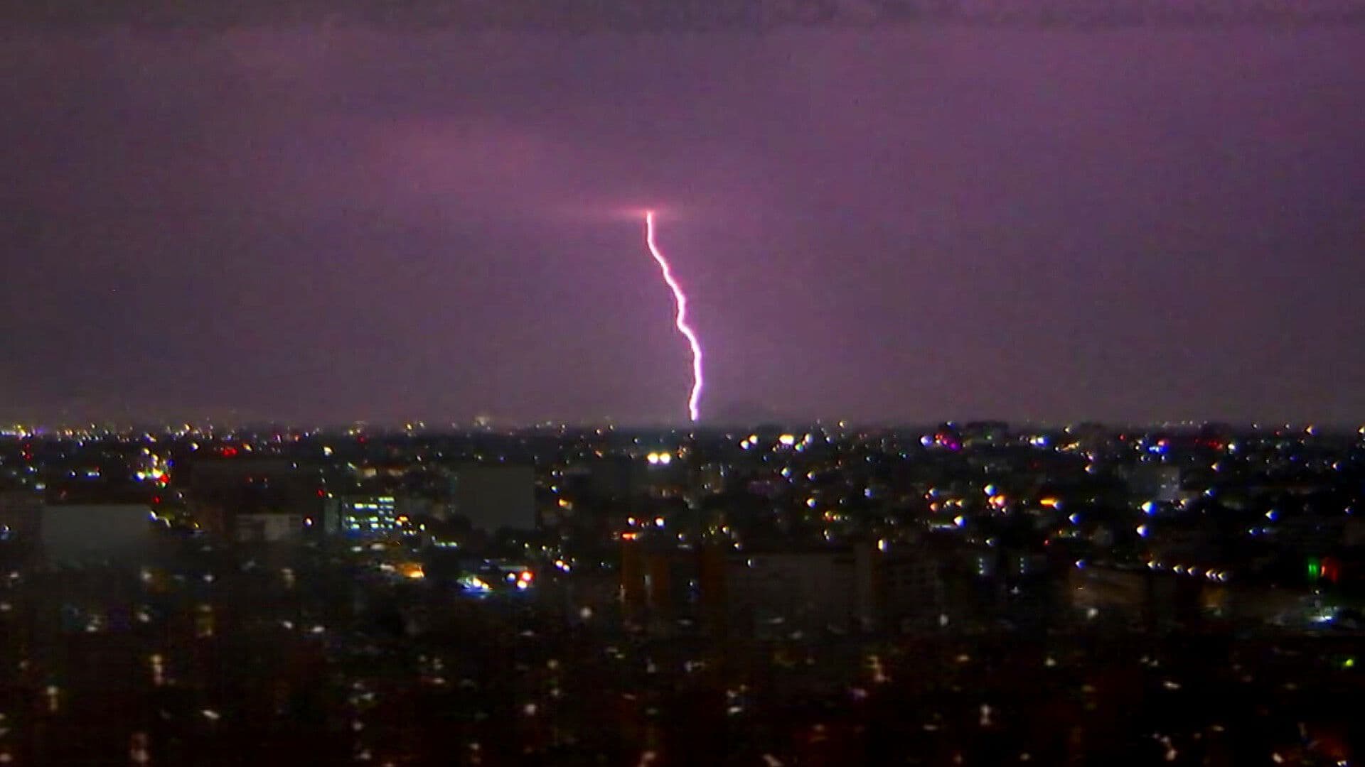 Tormenta Eléctrica Azota CDMX; Así se Ve el Cielo Este Martes